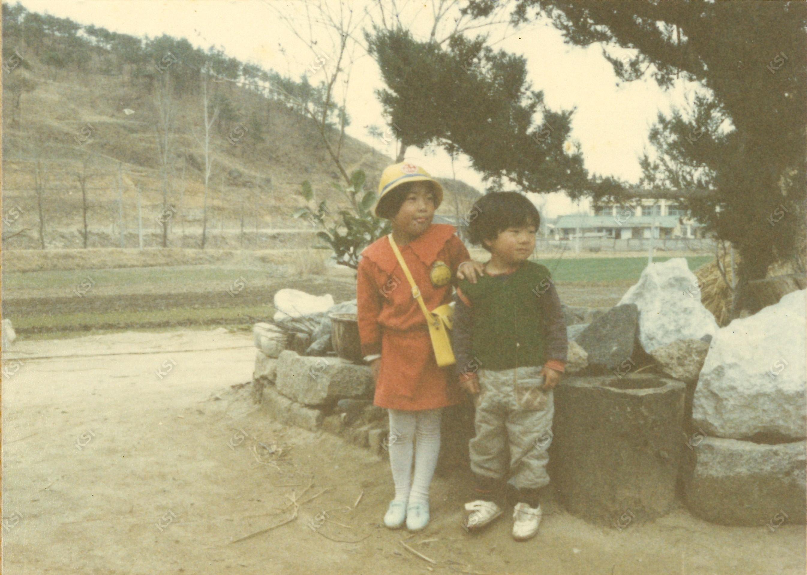 1980년대 집 정원에서