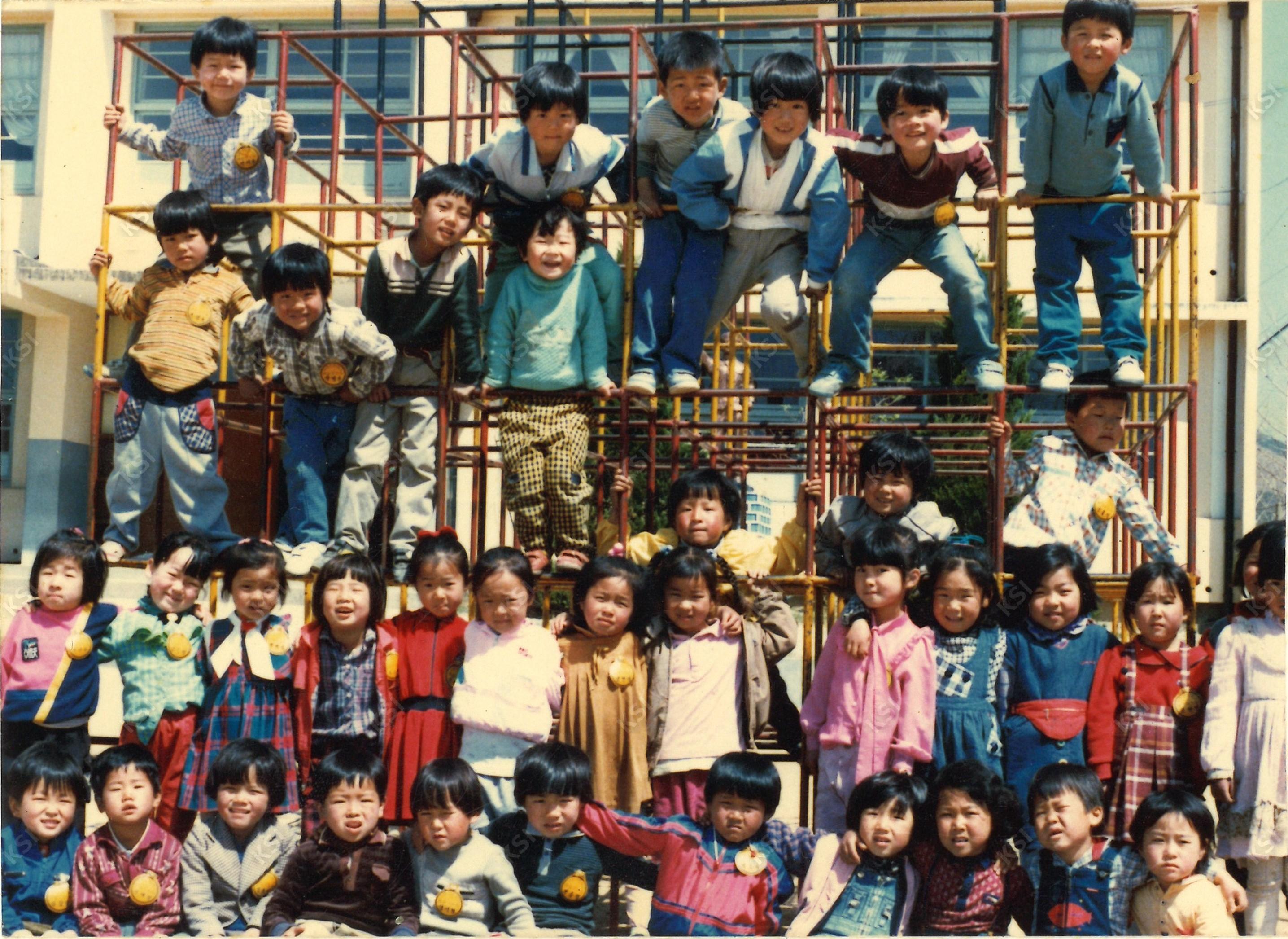1980년대 서후국민학교 정글짐에서