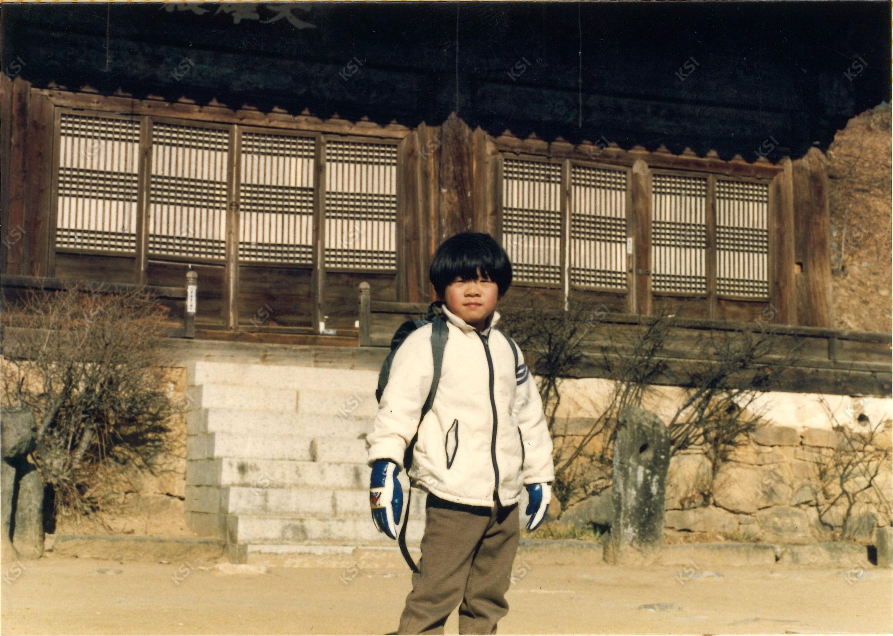 1990년대 봉정사 대웅전에서