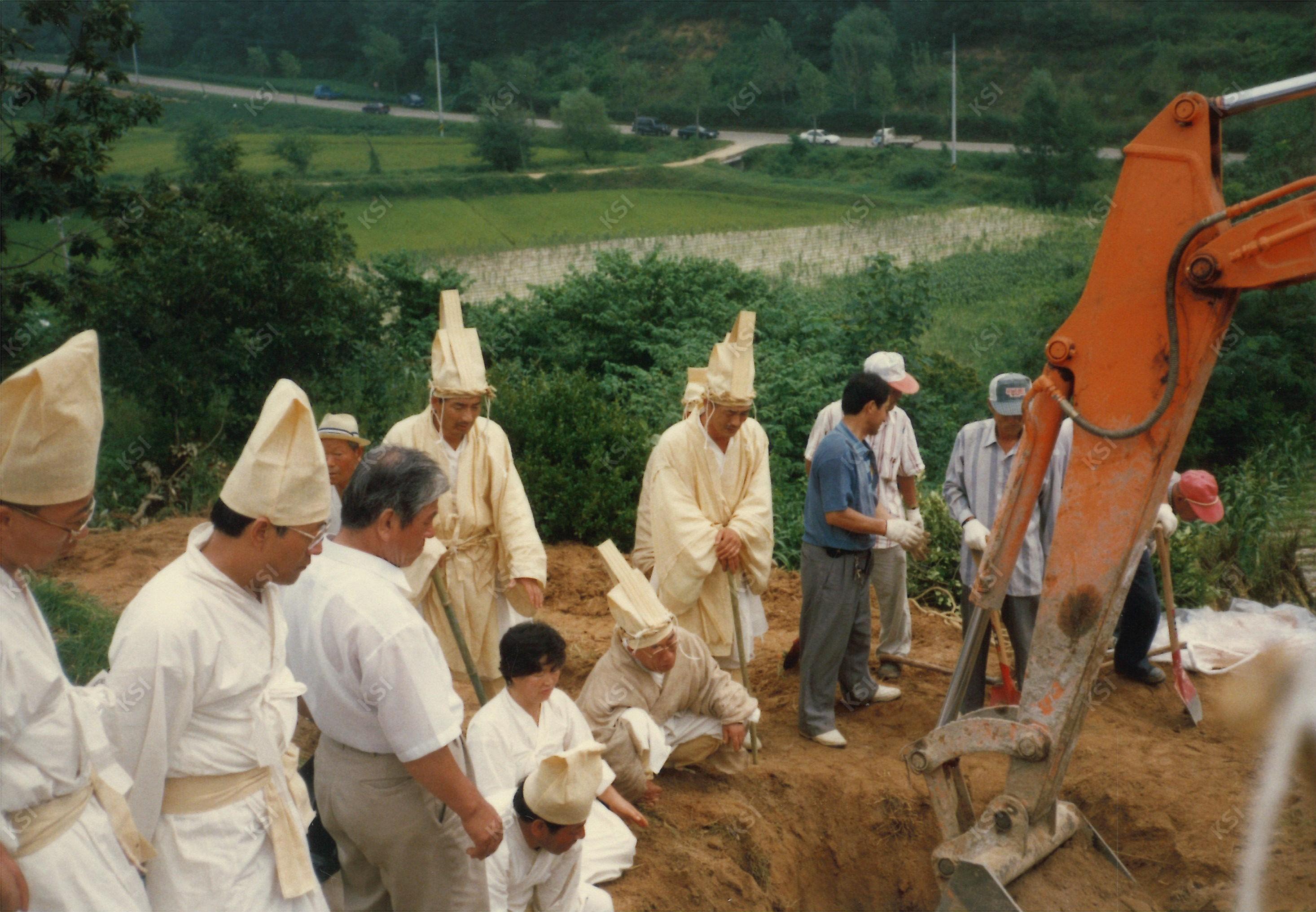 1997년 김원호 장례 때 광중 파기