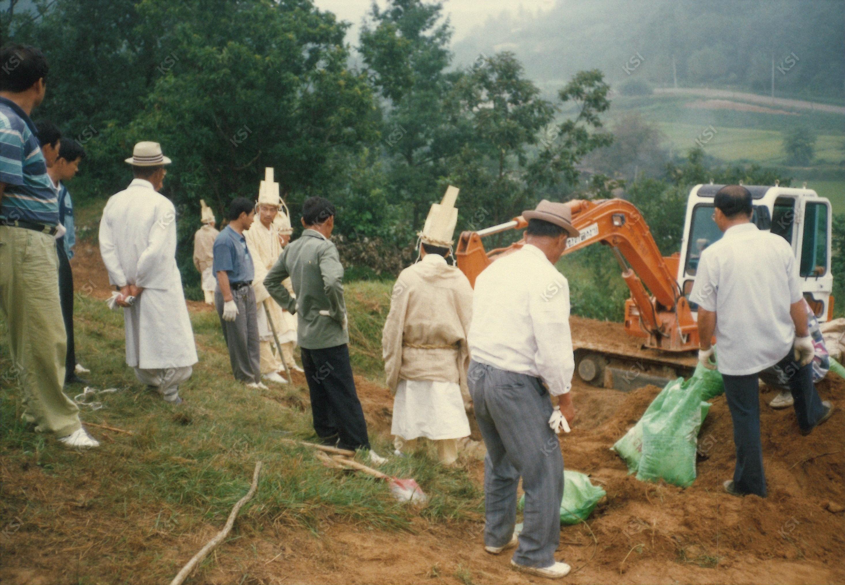 1997년 김원호 장례 때 광중 파기