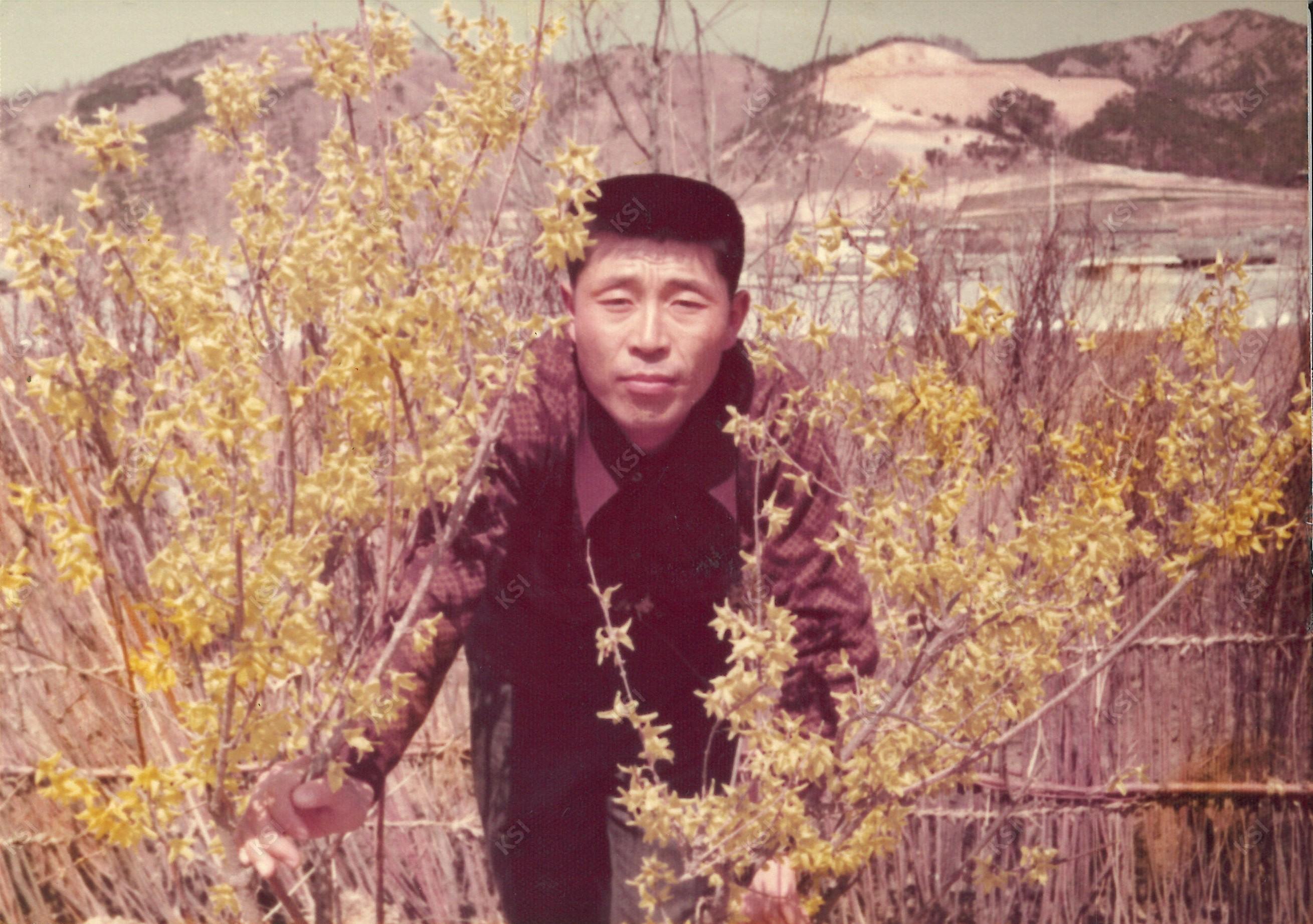 1974년 봄 안동비행장 내에서