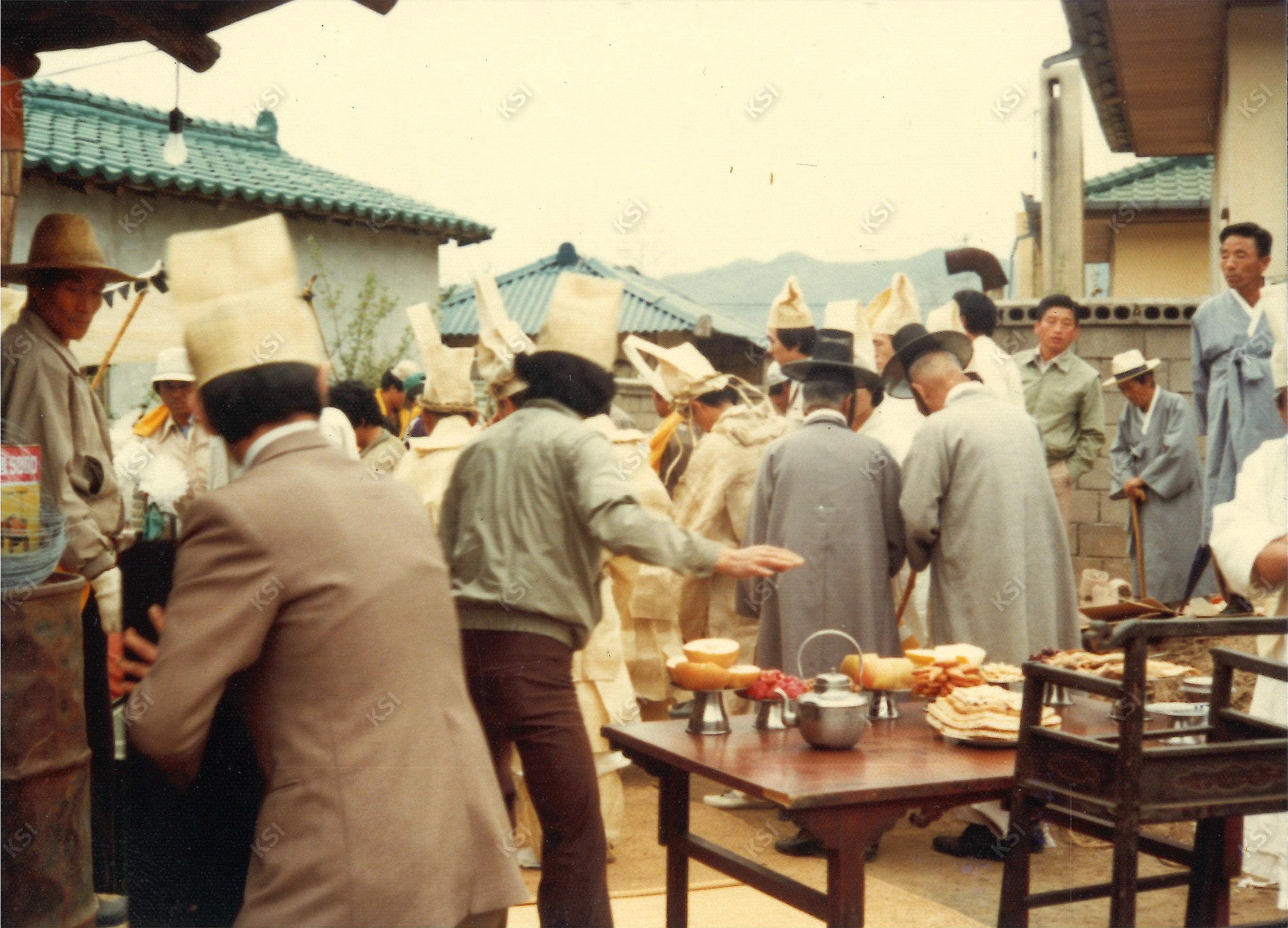 1982년 김병직 장례 때 견전 준비