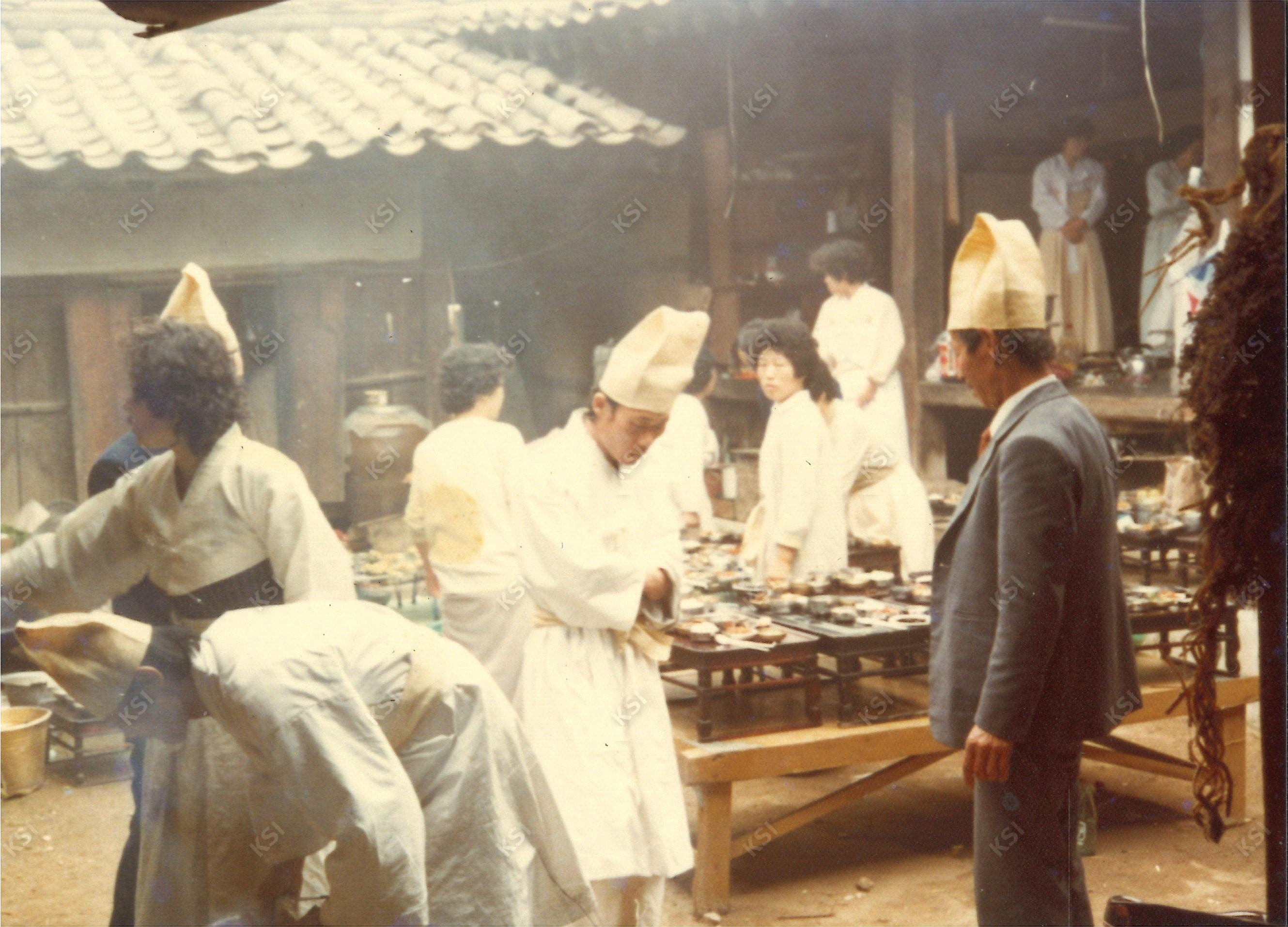 1982년 김병직 장례 발인 때 음식 준비