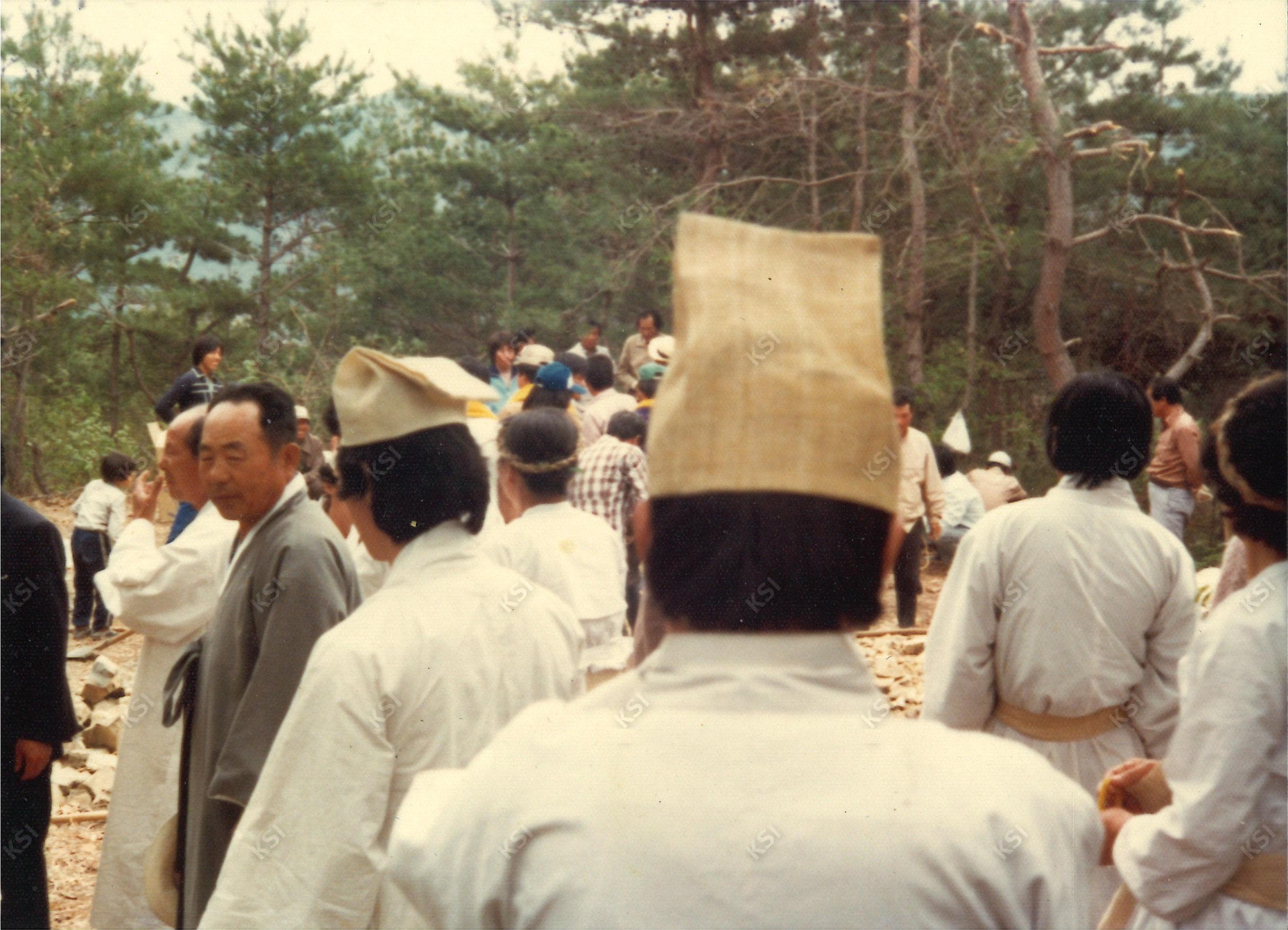 1982년 김병직 장례 발인 때 상여 준비