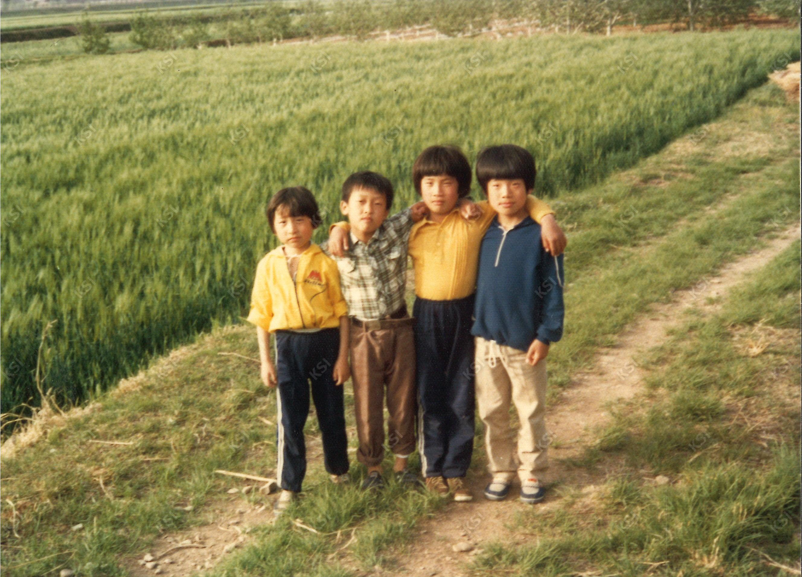 1975년 마을길에서