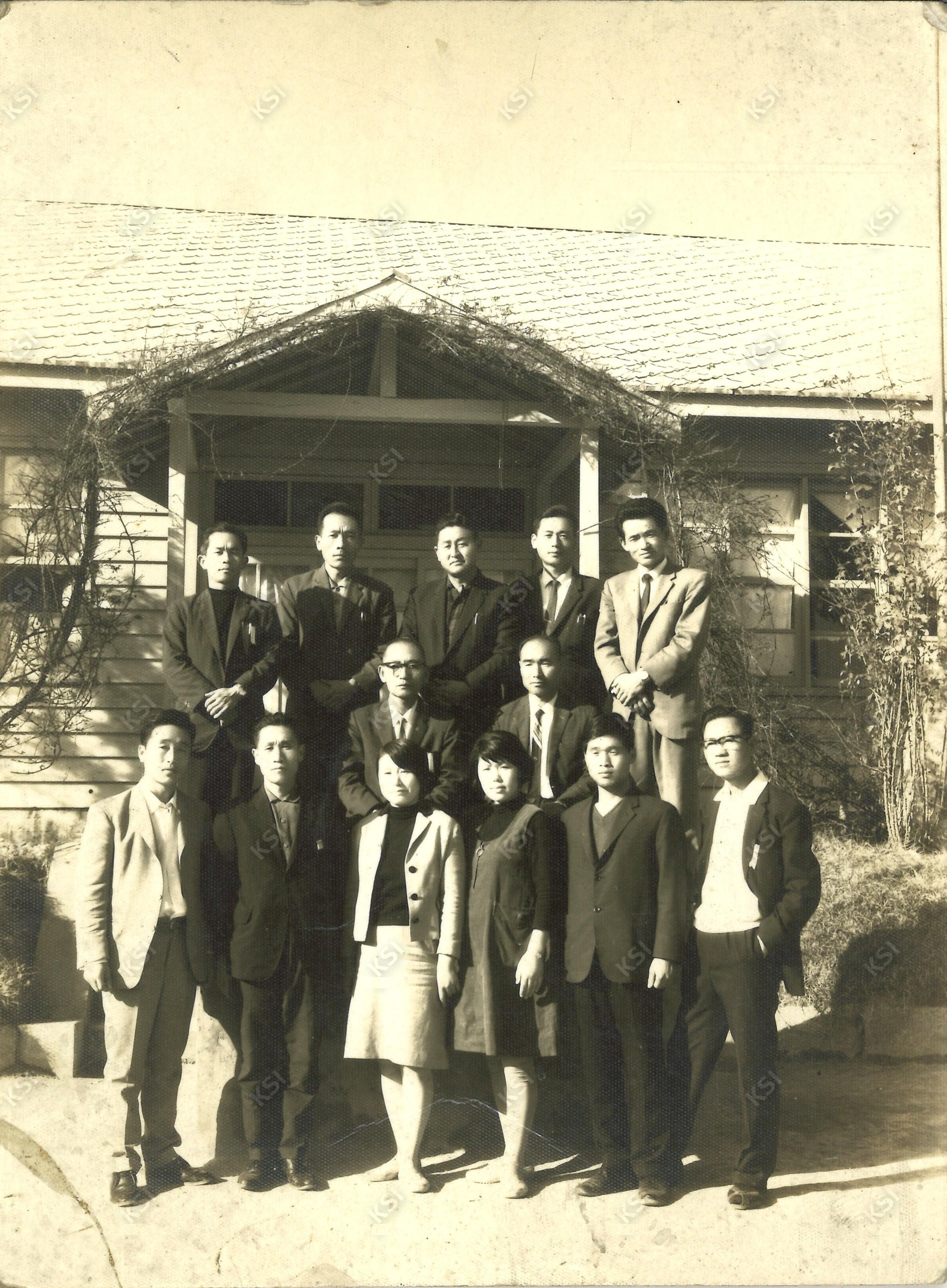 1950년대 학남국민학교 교직원 일동