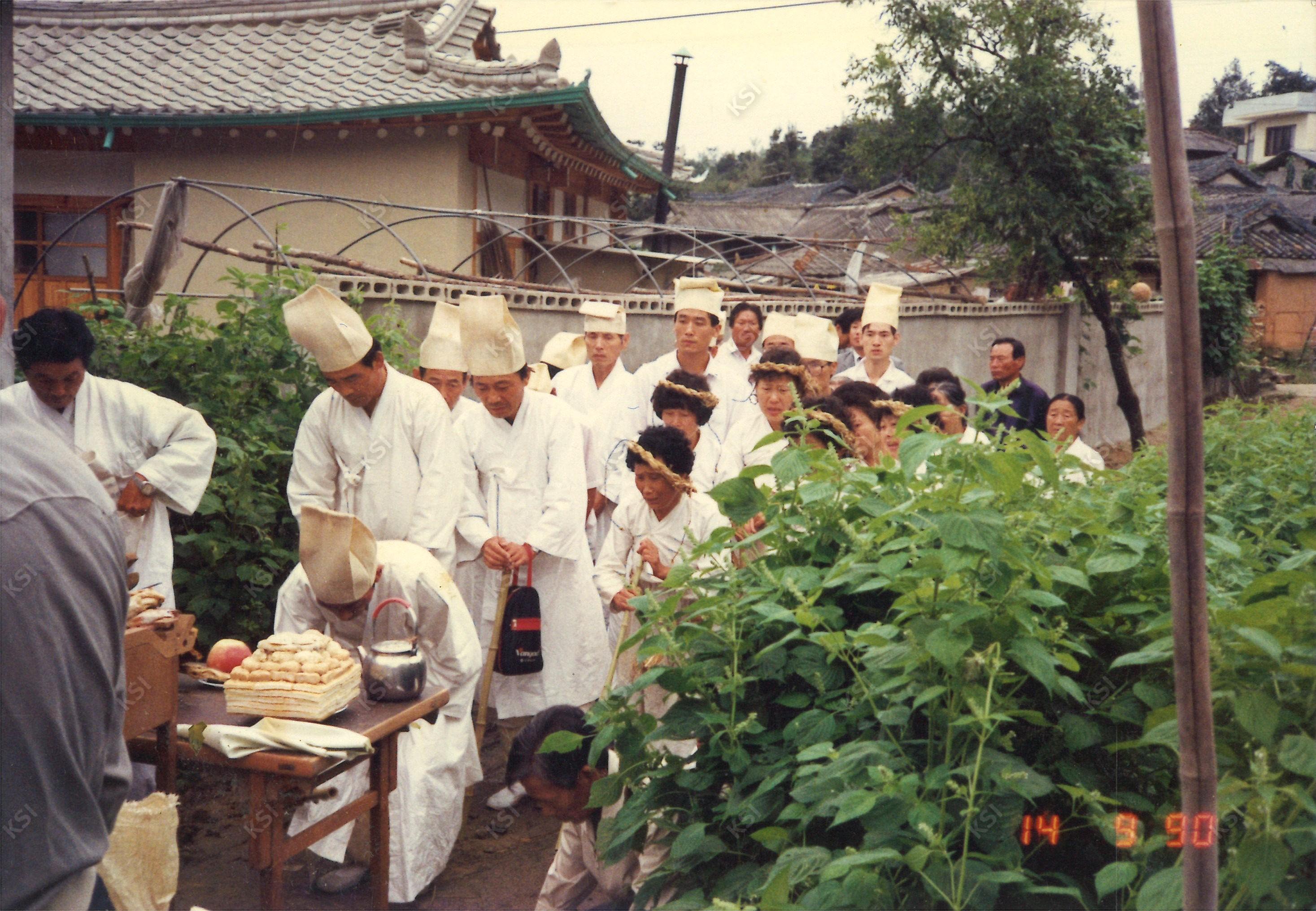 1990년 아버지 상례 출상 전 제사
