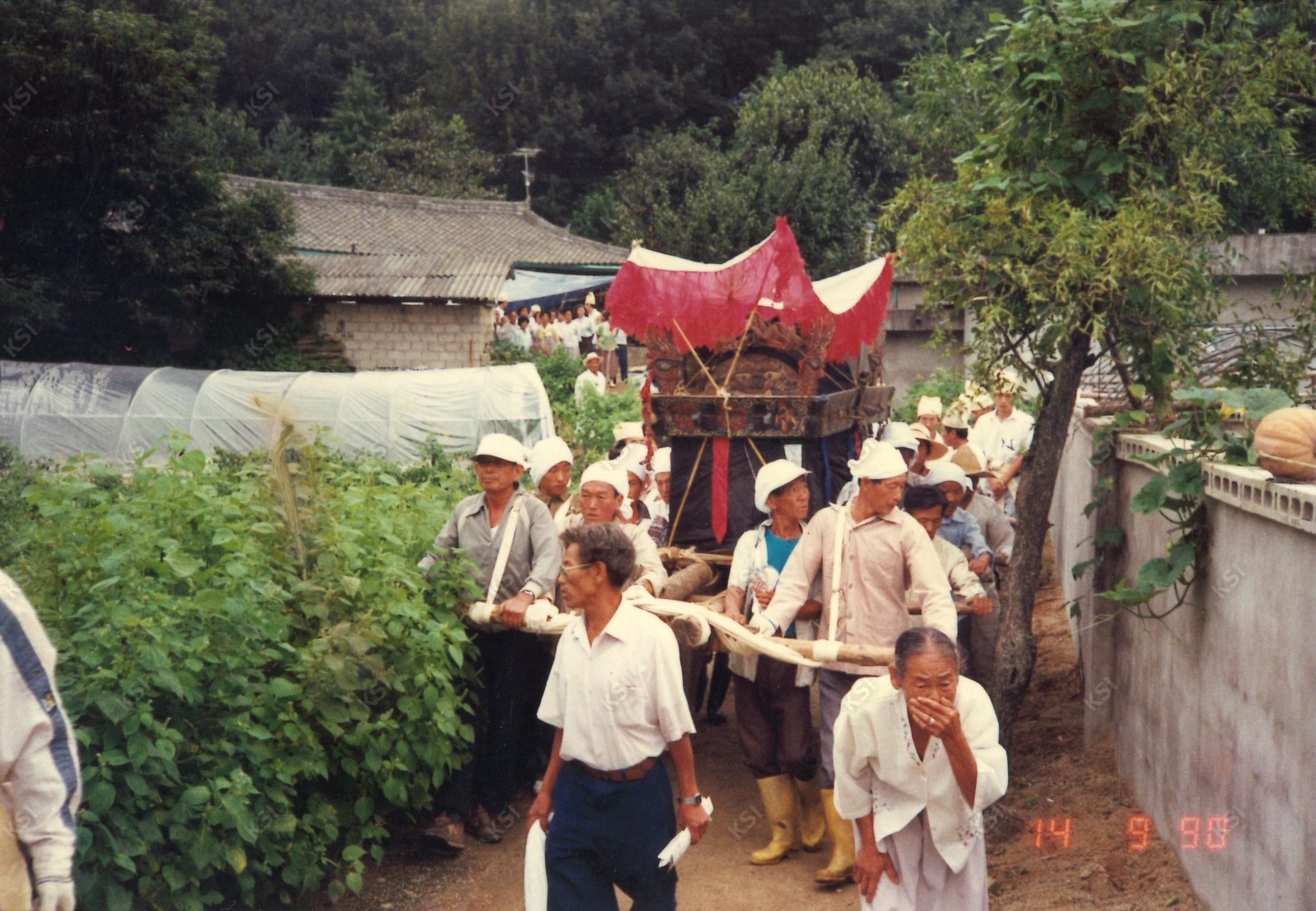 1990년 아버지 상례 때 상여 행렬