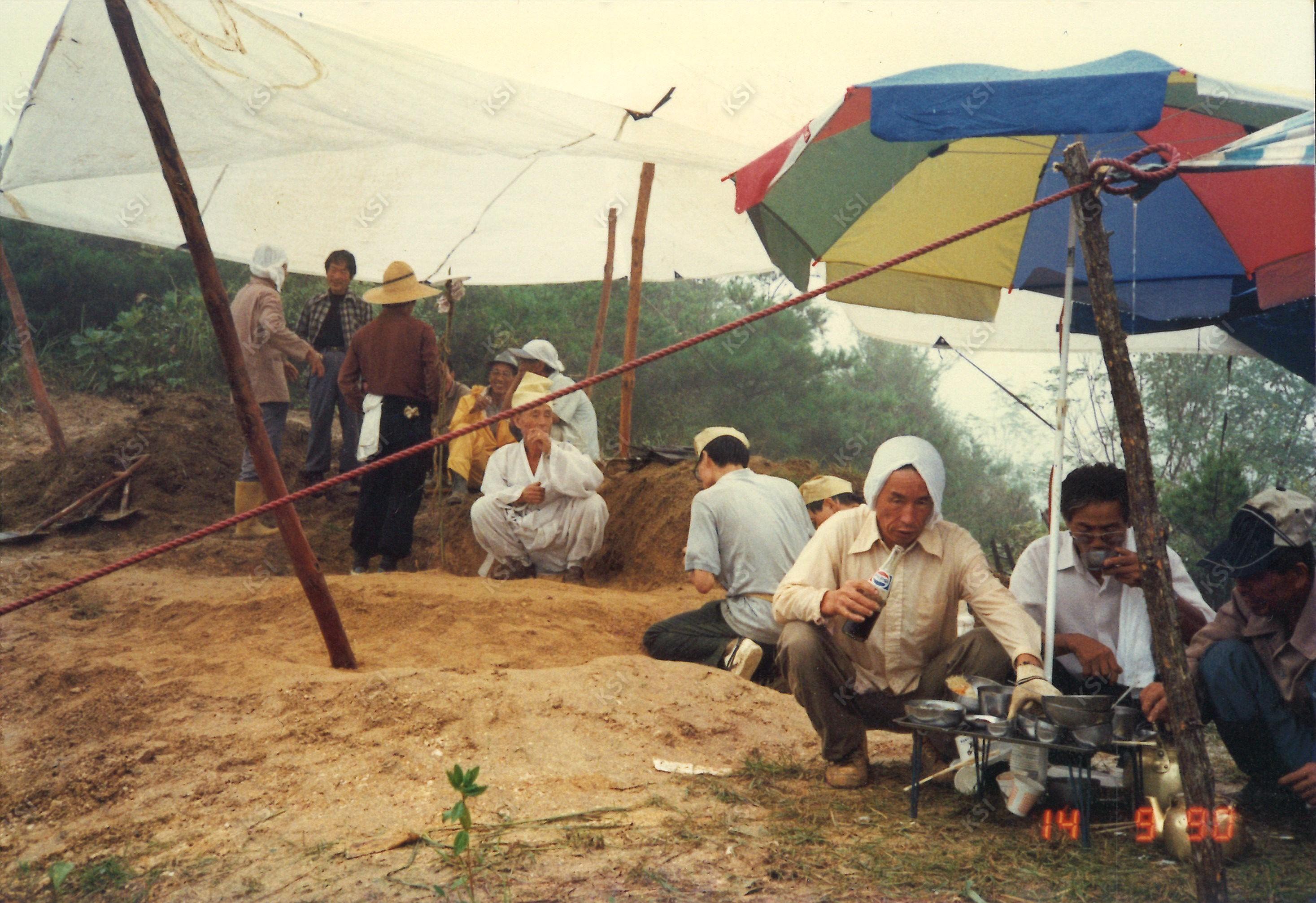 1990년 아버지 상례 때 묘소 주변 풍경