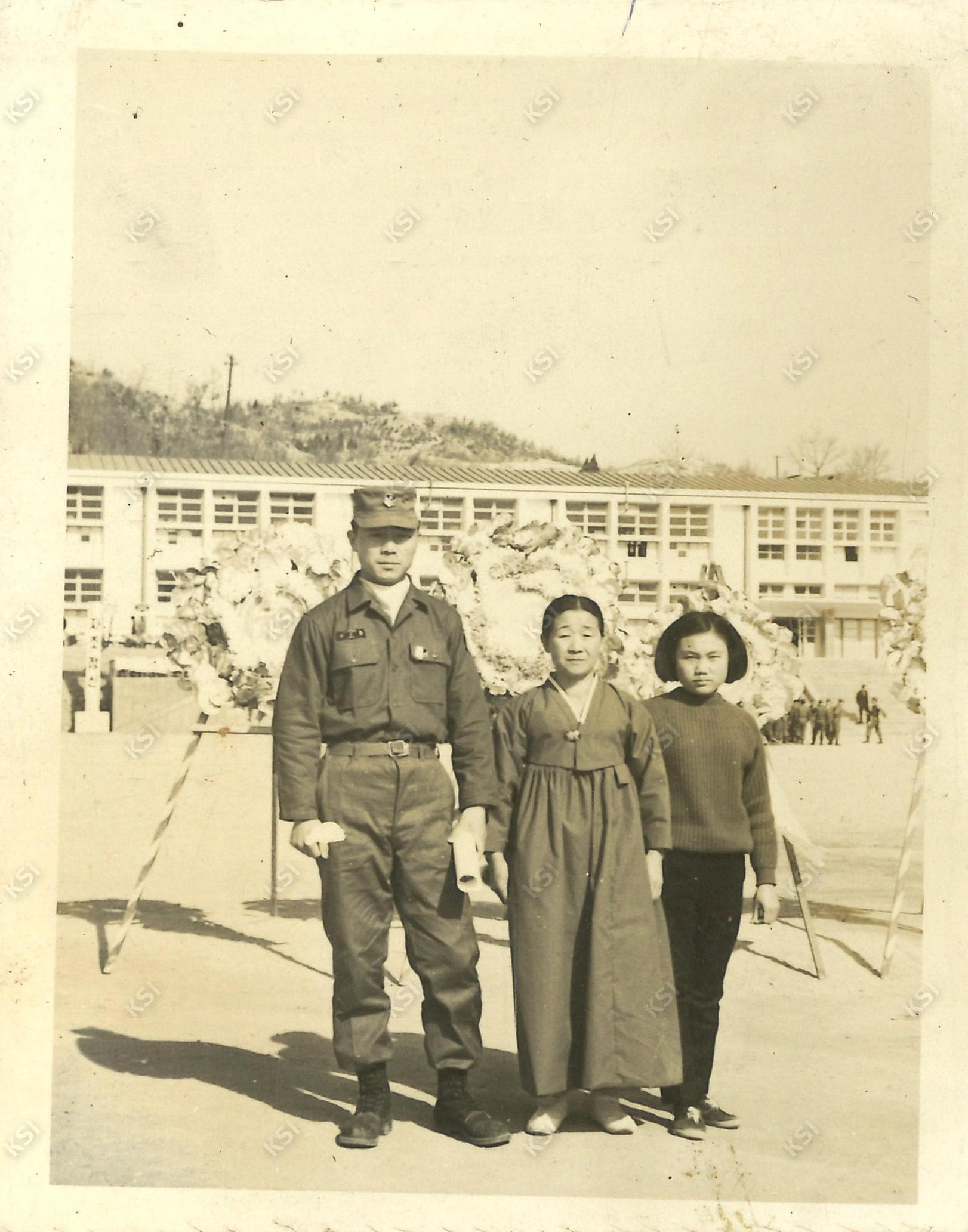 1950년대 남동생과 어머니