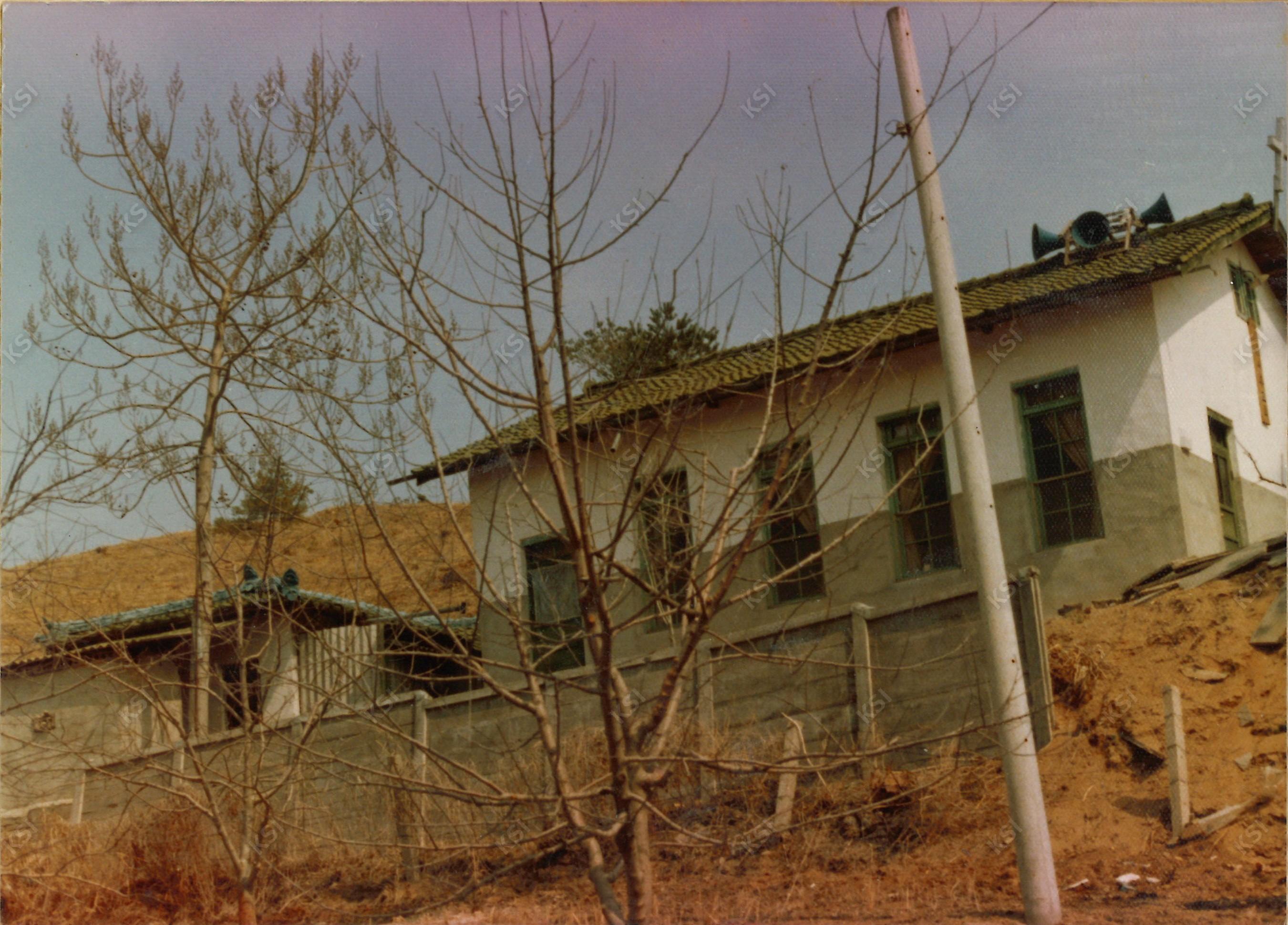 1980년대 초반 서후교회 예배당과 사택
