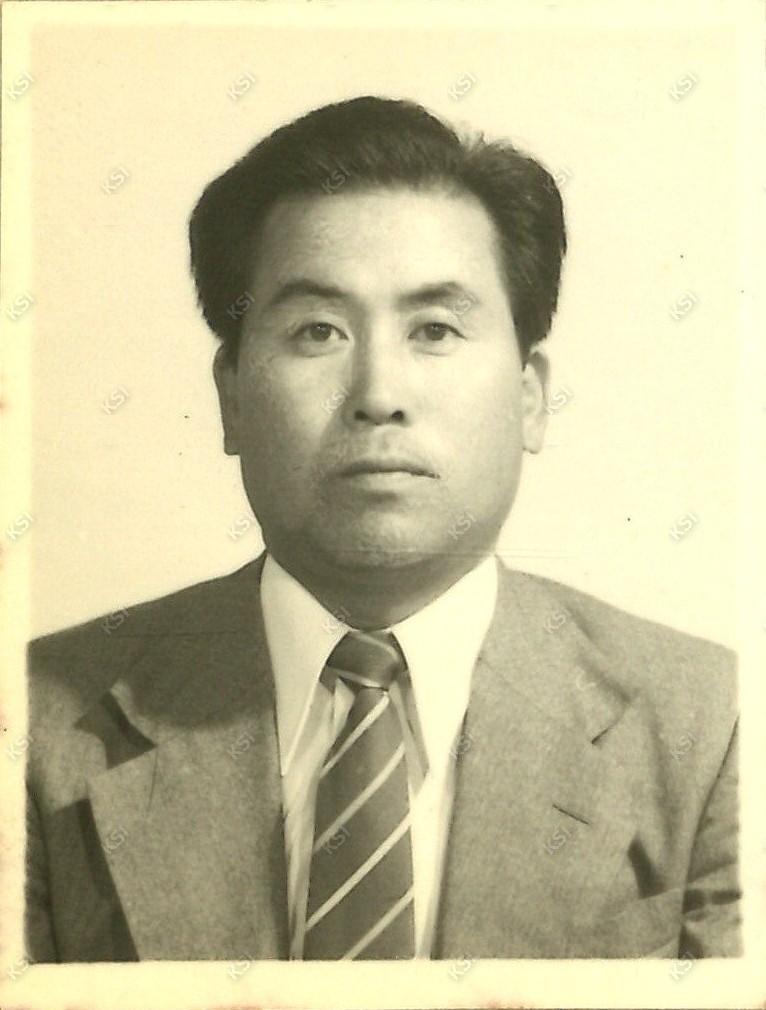 1977년 권창환 증명사진