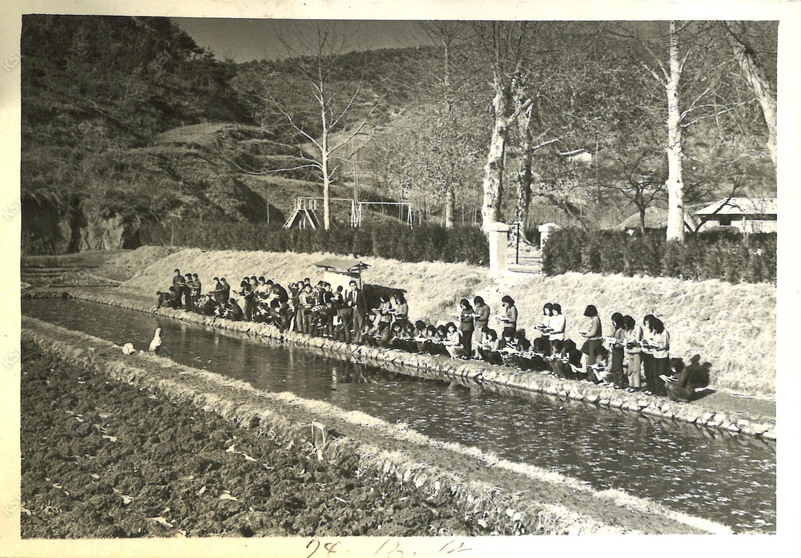 1974년 서후국민학교 야외수업