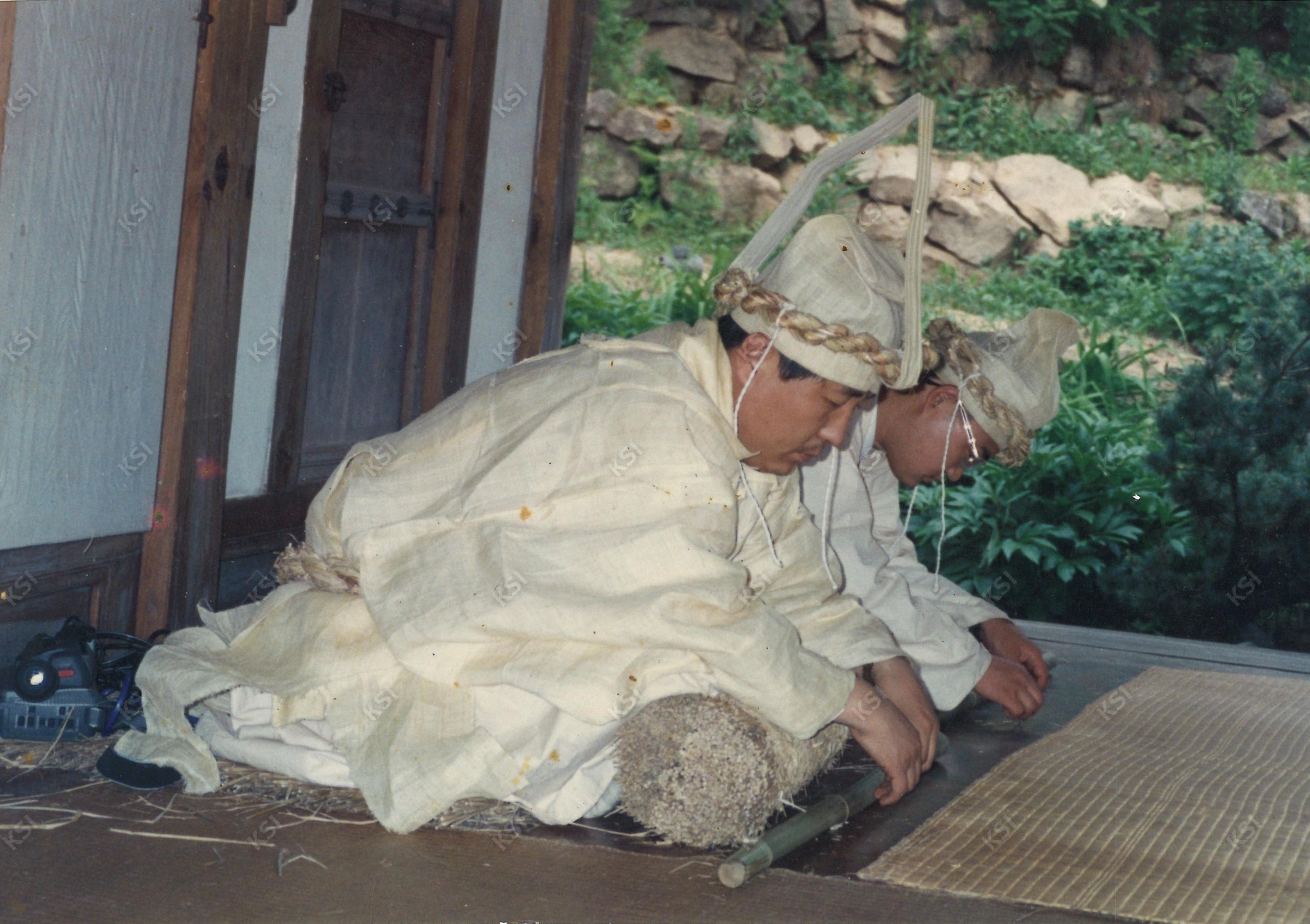 1994년 간재종손 변용대 초상 때 상주 모습