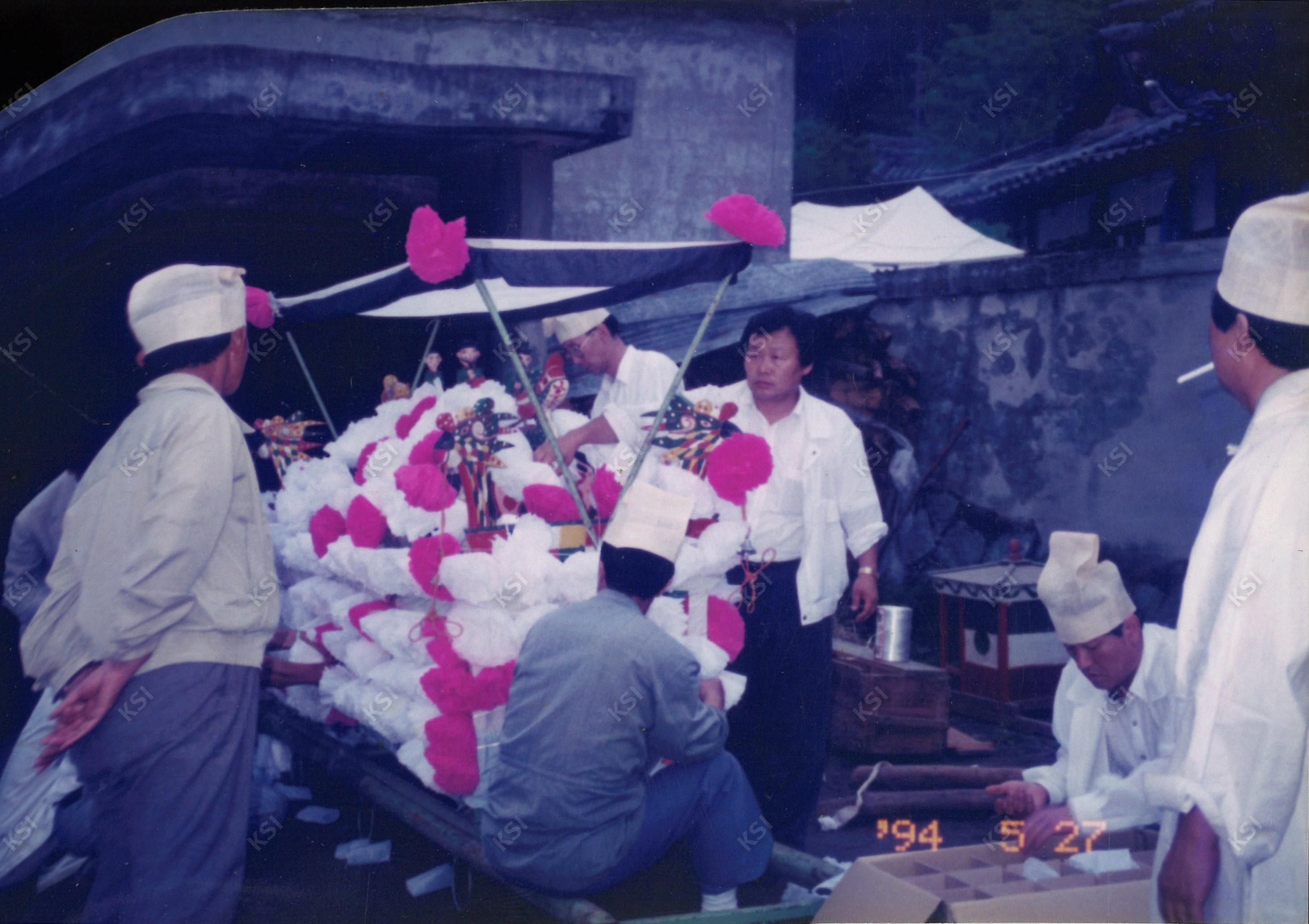 1994년 간재종손 변용대 장례 때 상여 준비