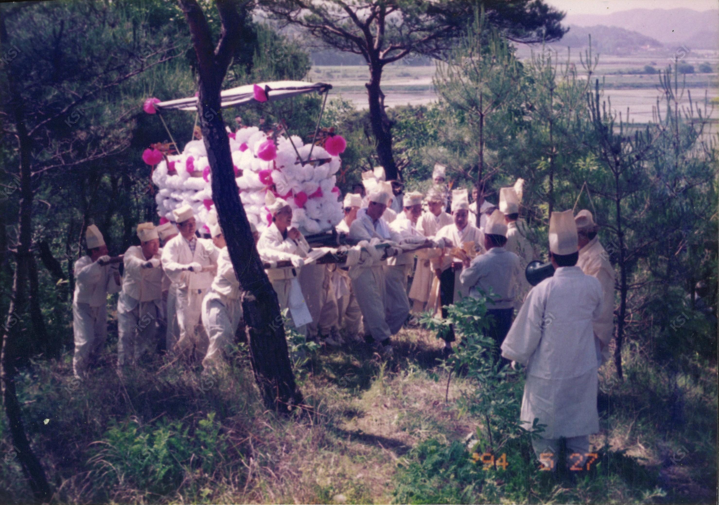 1994년 간재종손 변용대 장례 때 행상