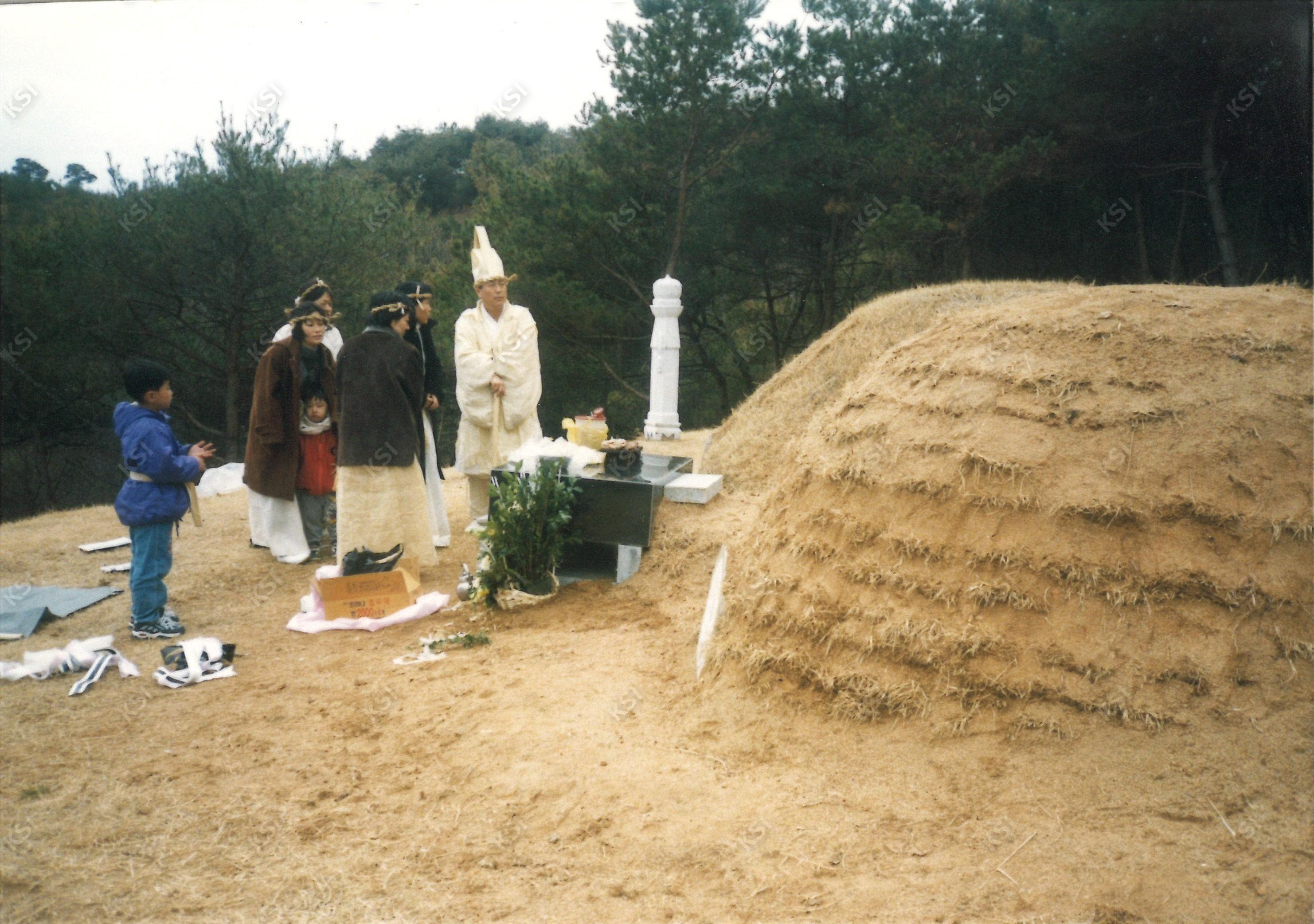 1997년 간재종부 안동김씨 장례 후 성묘
