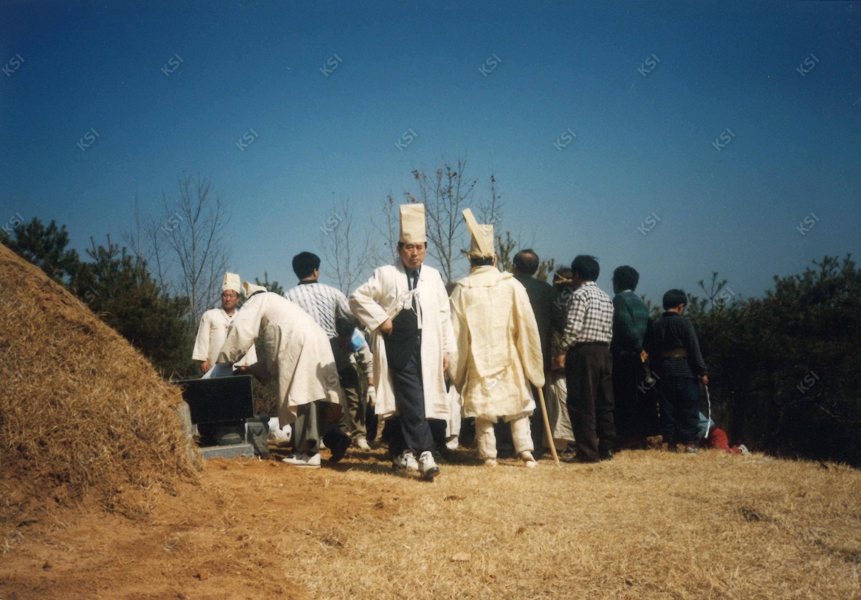 1997년 간재종부 안동김씨 장례 후 성묘