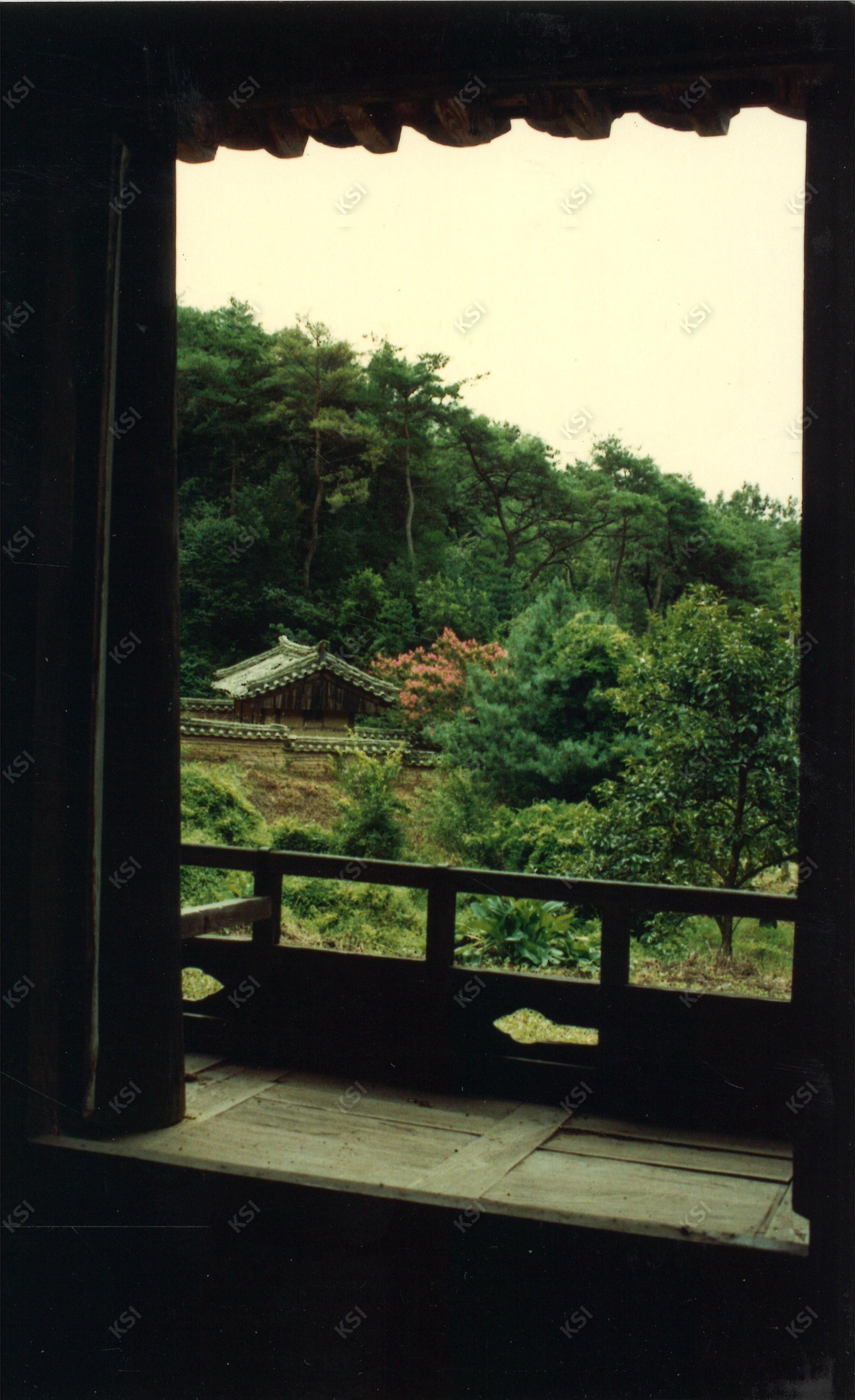 1980년대 간재정에서 바라본 사당