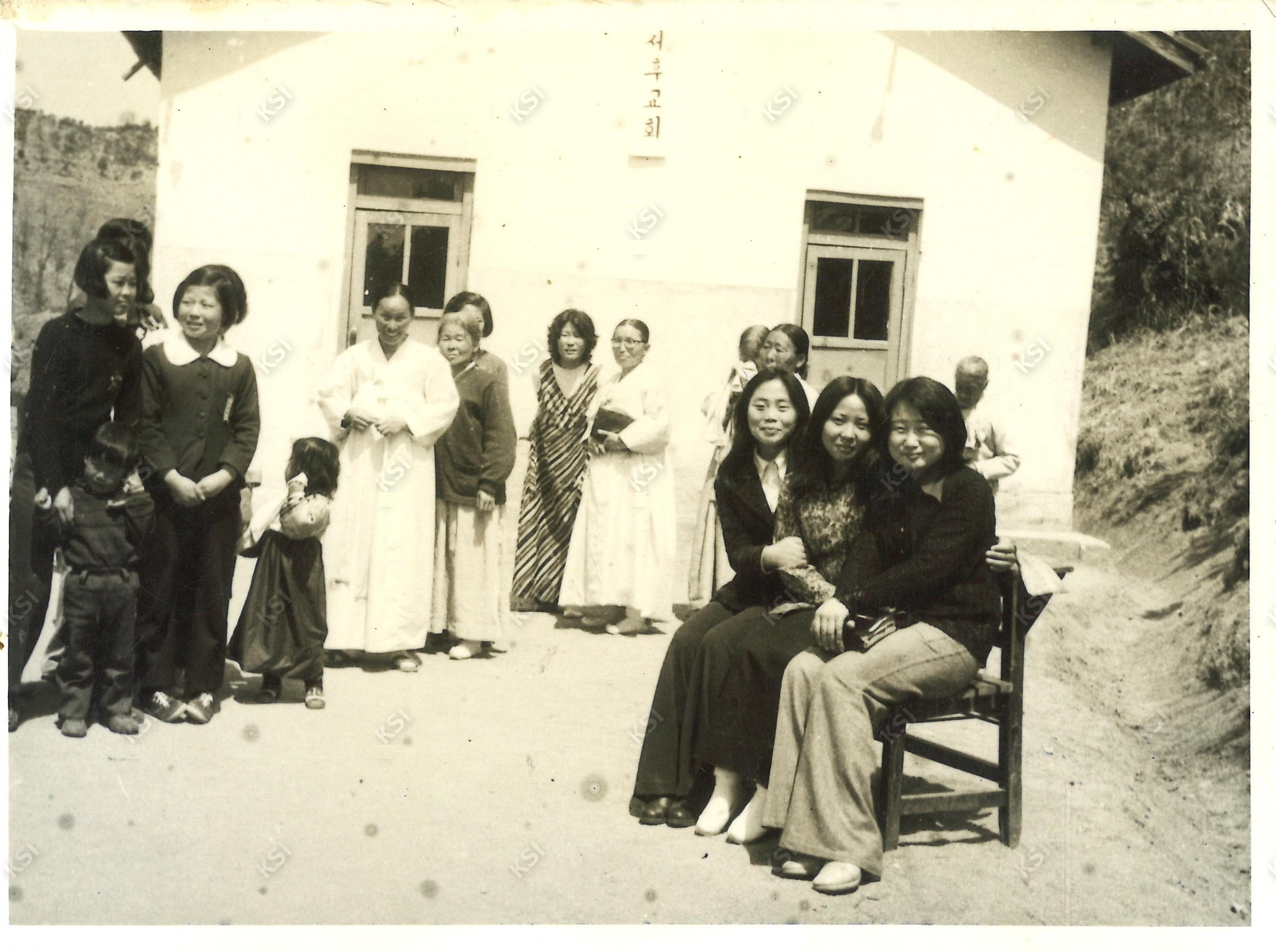 1960년대 서후교회 앞에서