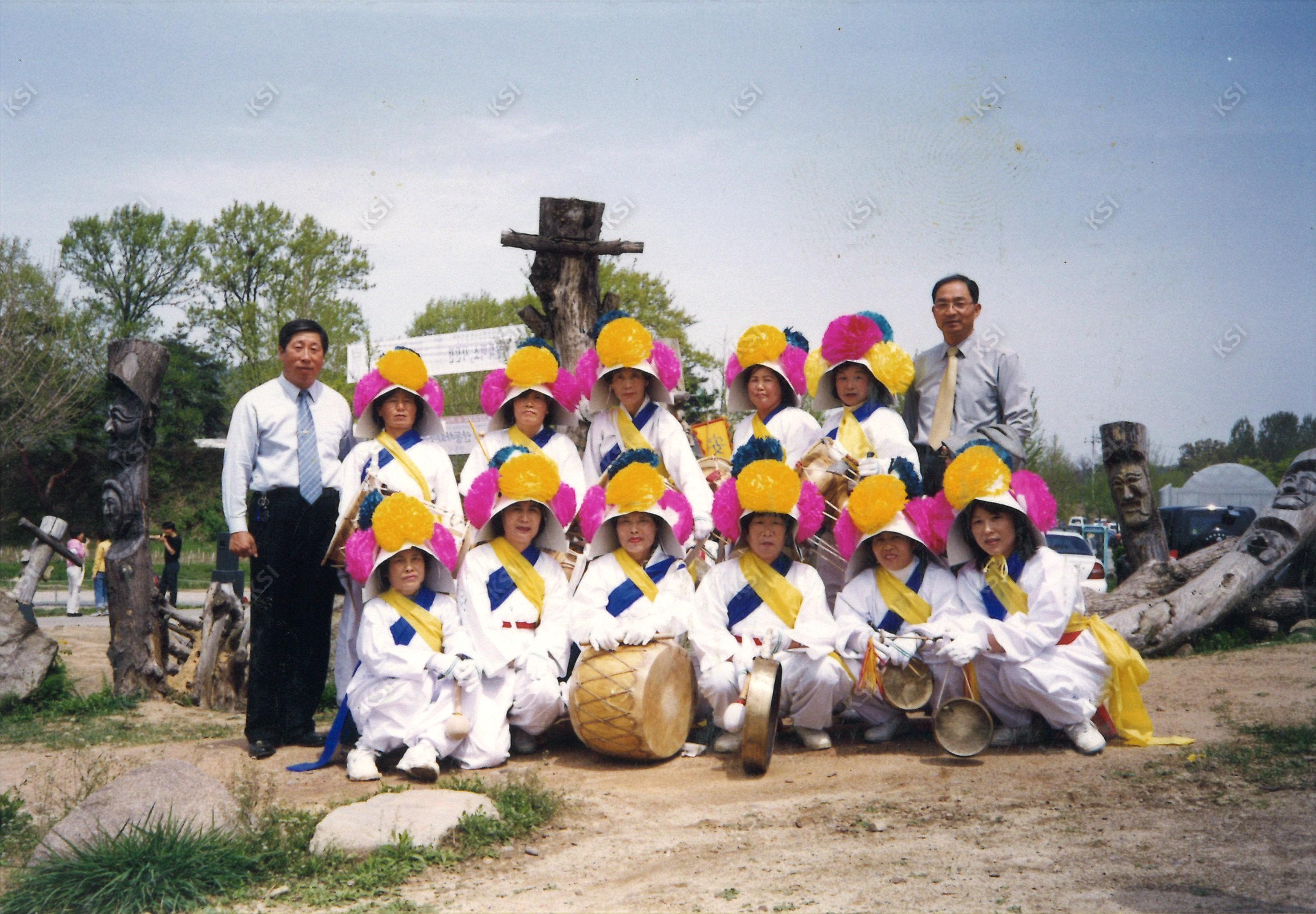 2002년 풍물단 하회마을 행사 참여