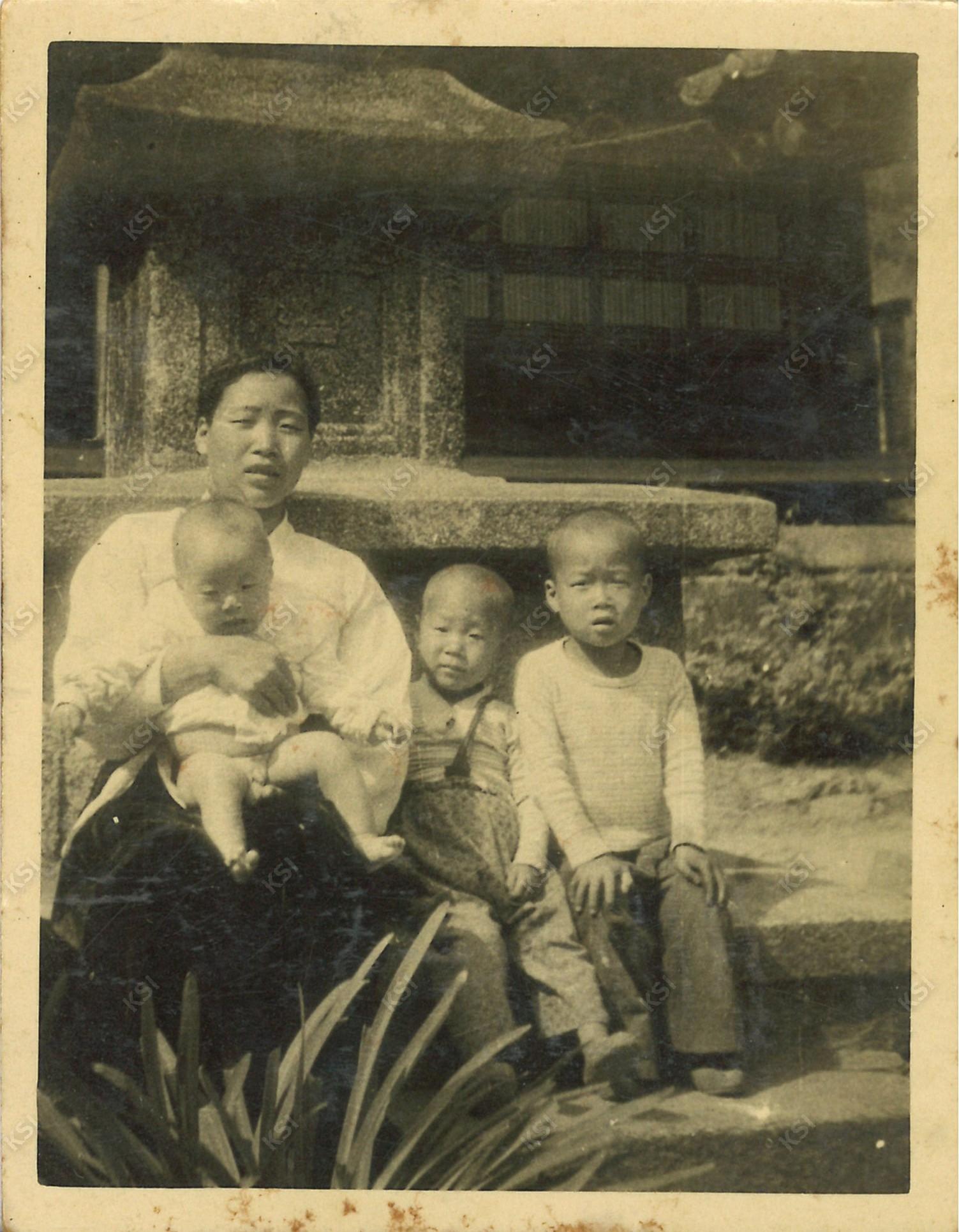 1950년대 말 극락전 탑에서