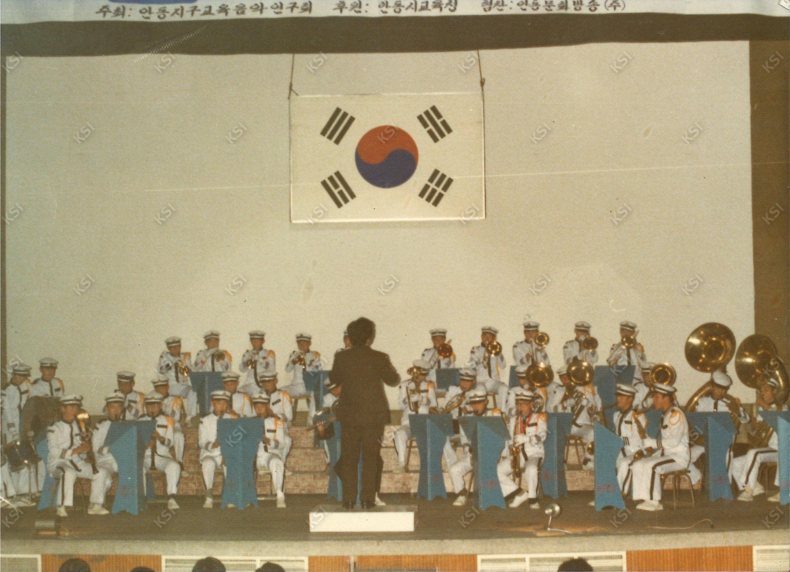 1970년대 음악회를 마치고 단체사진