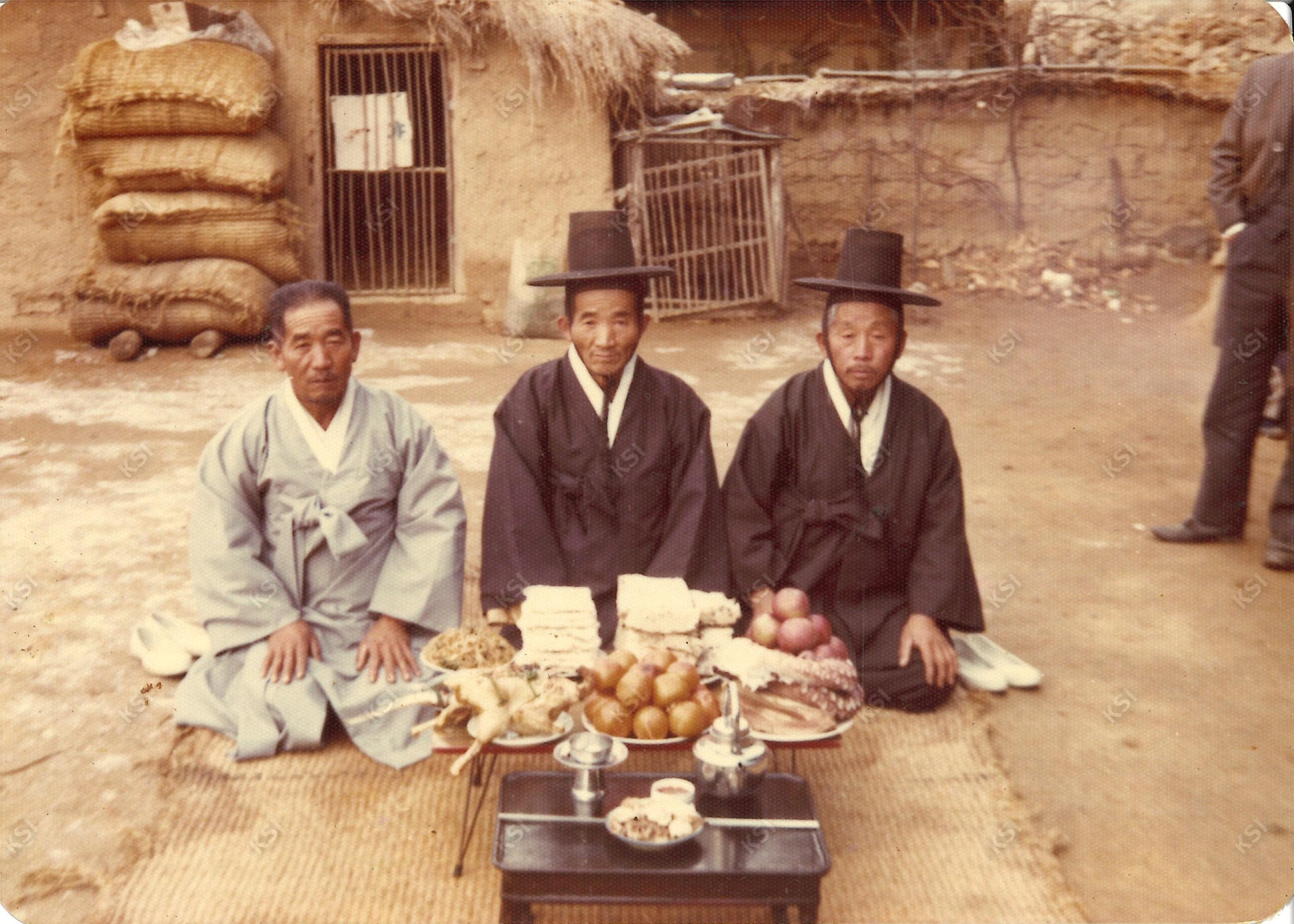 1978년 시아버지 회갑을 기념하여 형제들과 찍은 사진