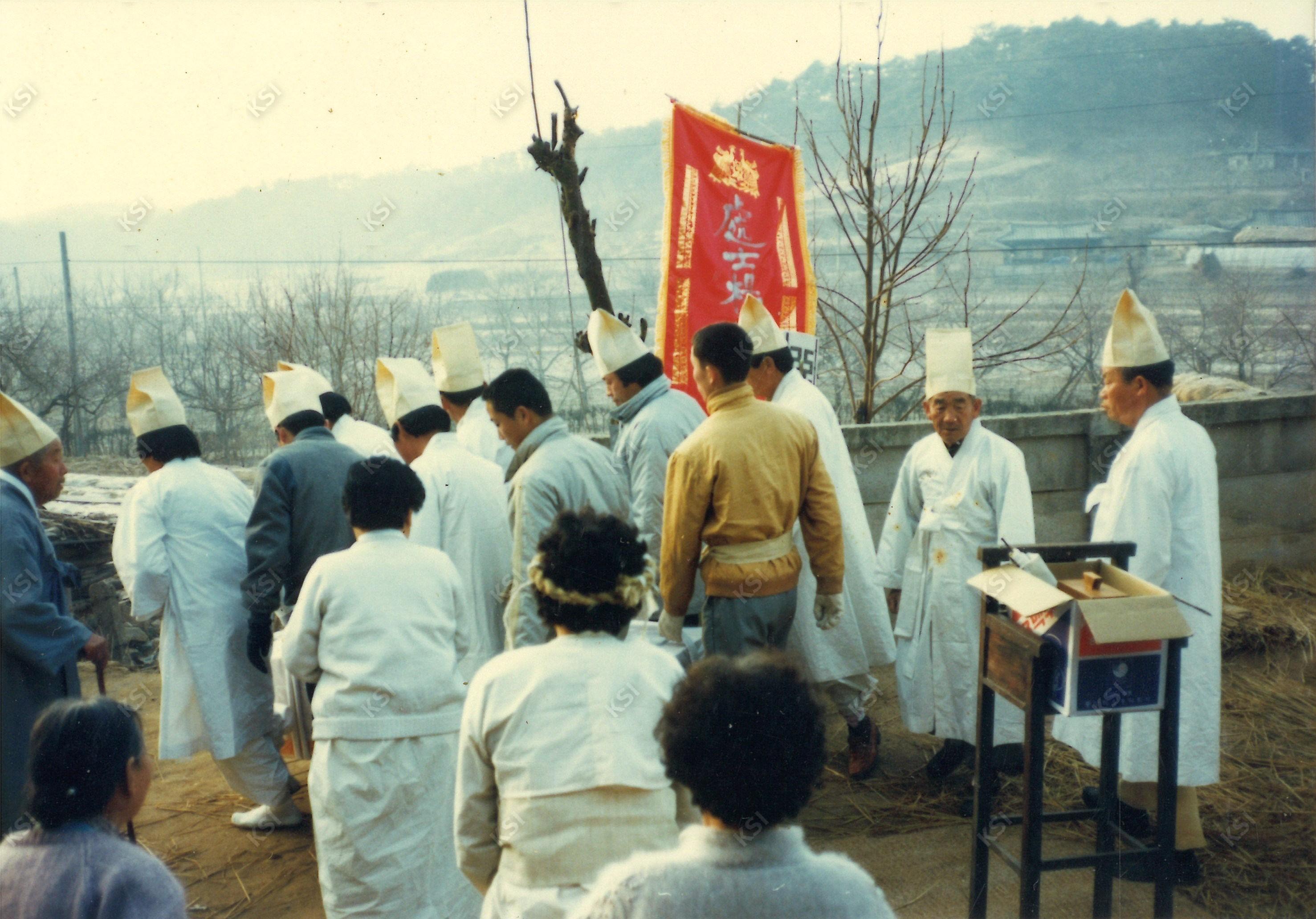 1990년 시아버지 장례 때 출상 준비하는 상주들