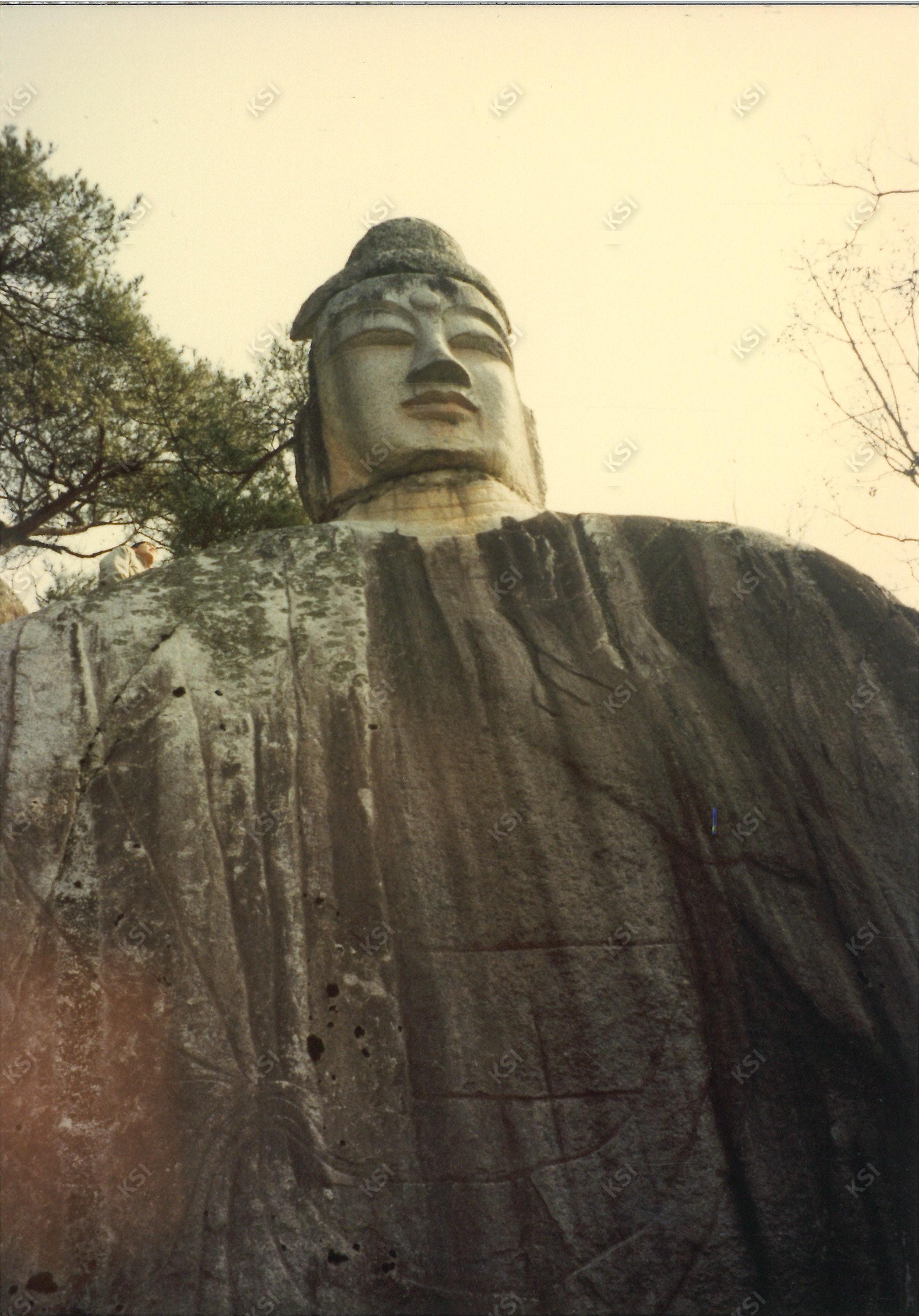 1997년 안동 이천동 마애여래입상 전경