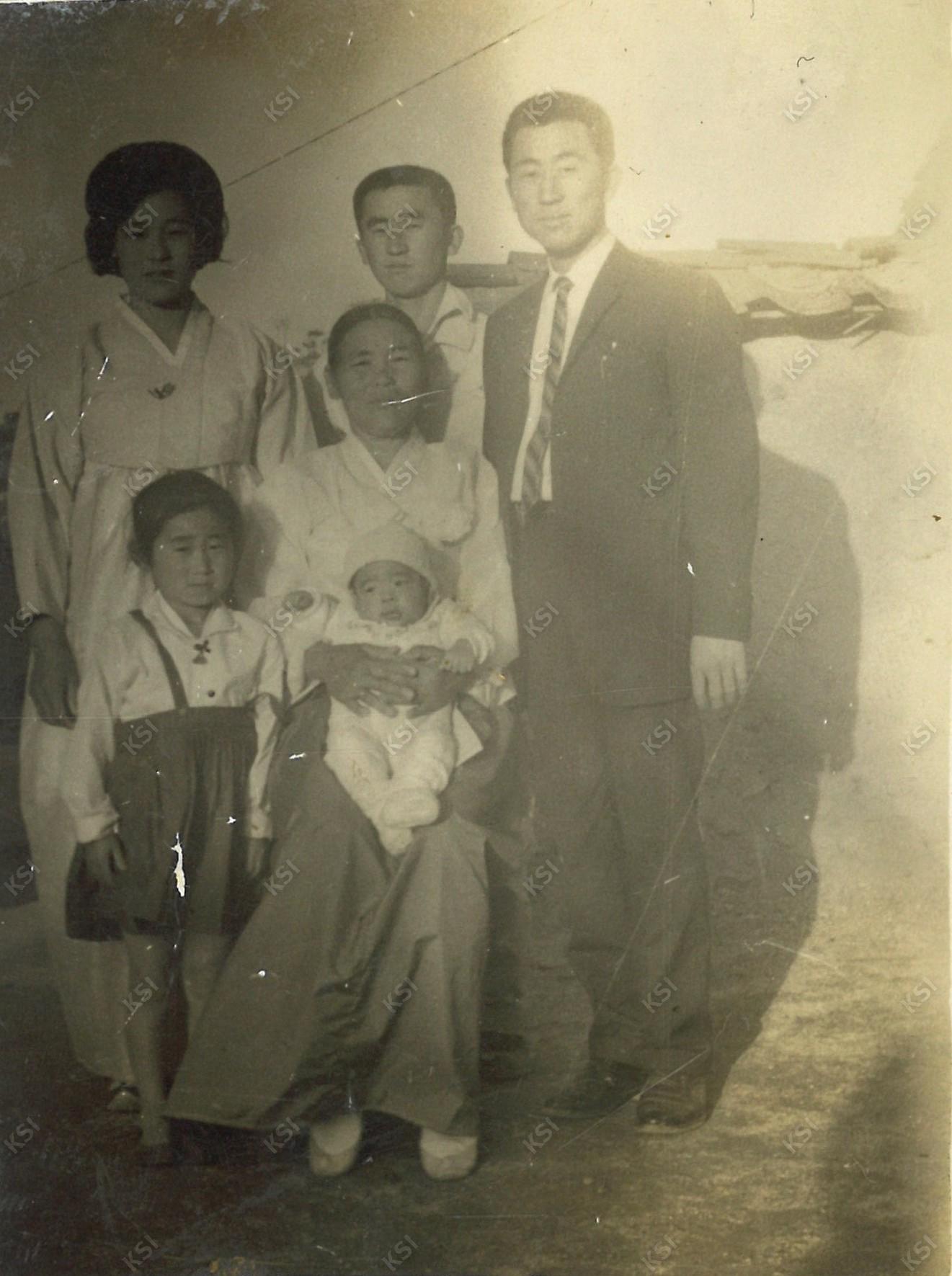 1968년 김춘덕 가족사진