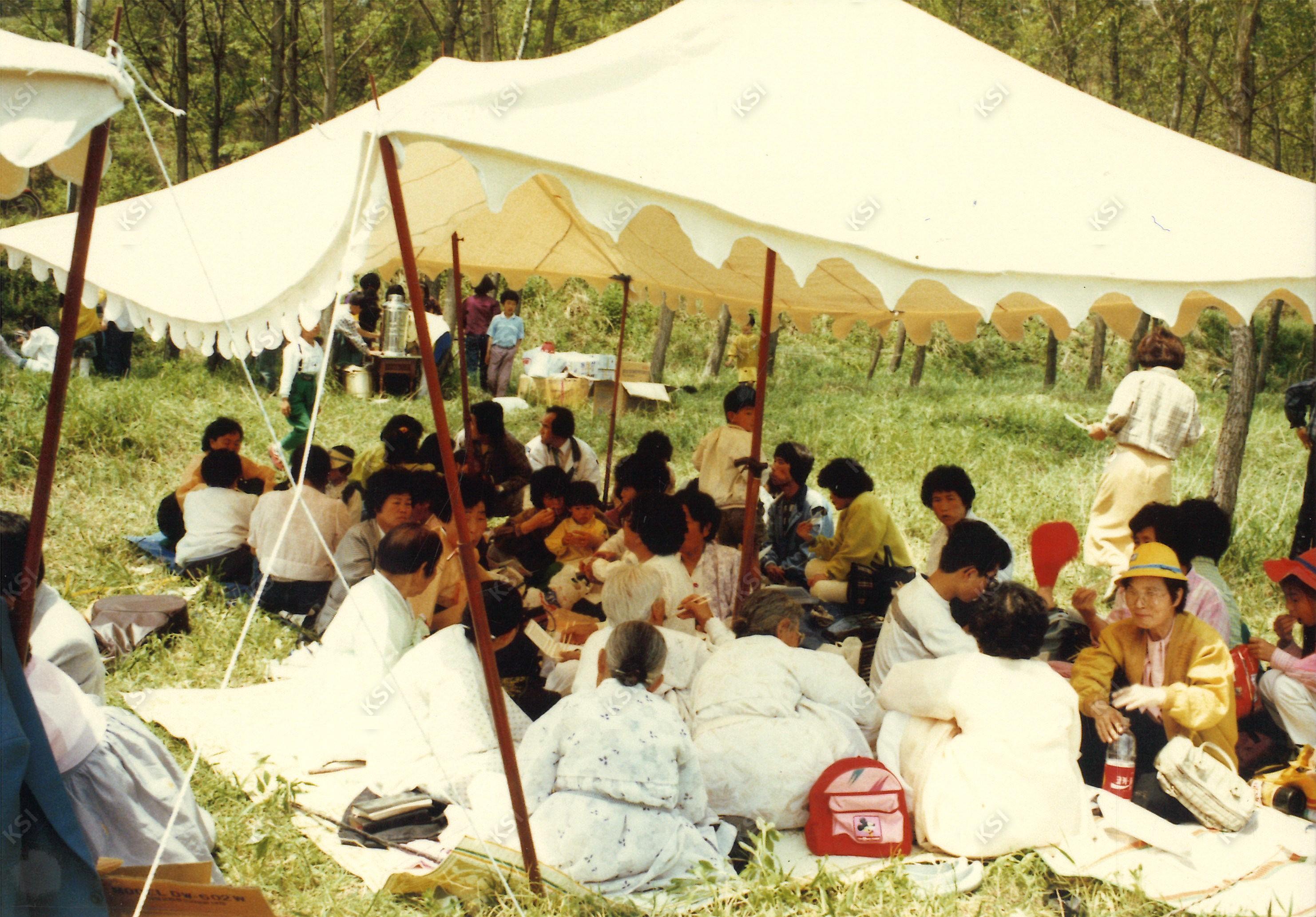 1990년 사척교회 예배