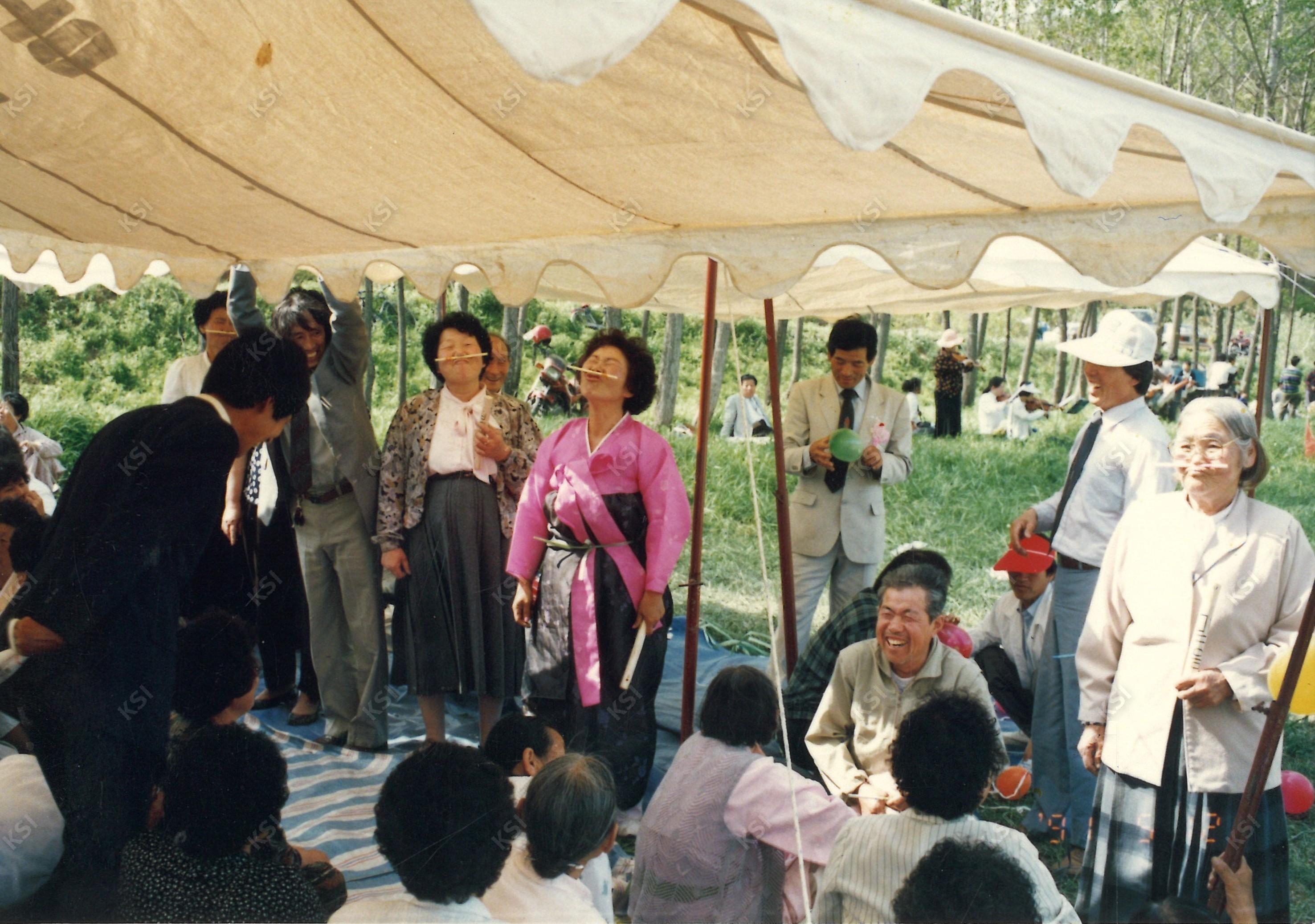 1990년 사척교회 예배