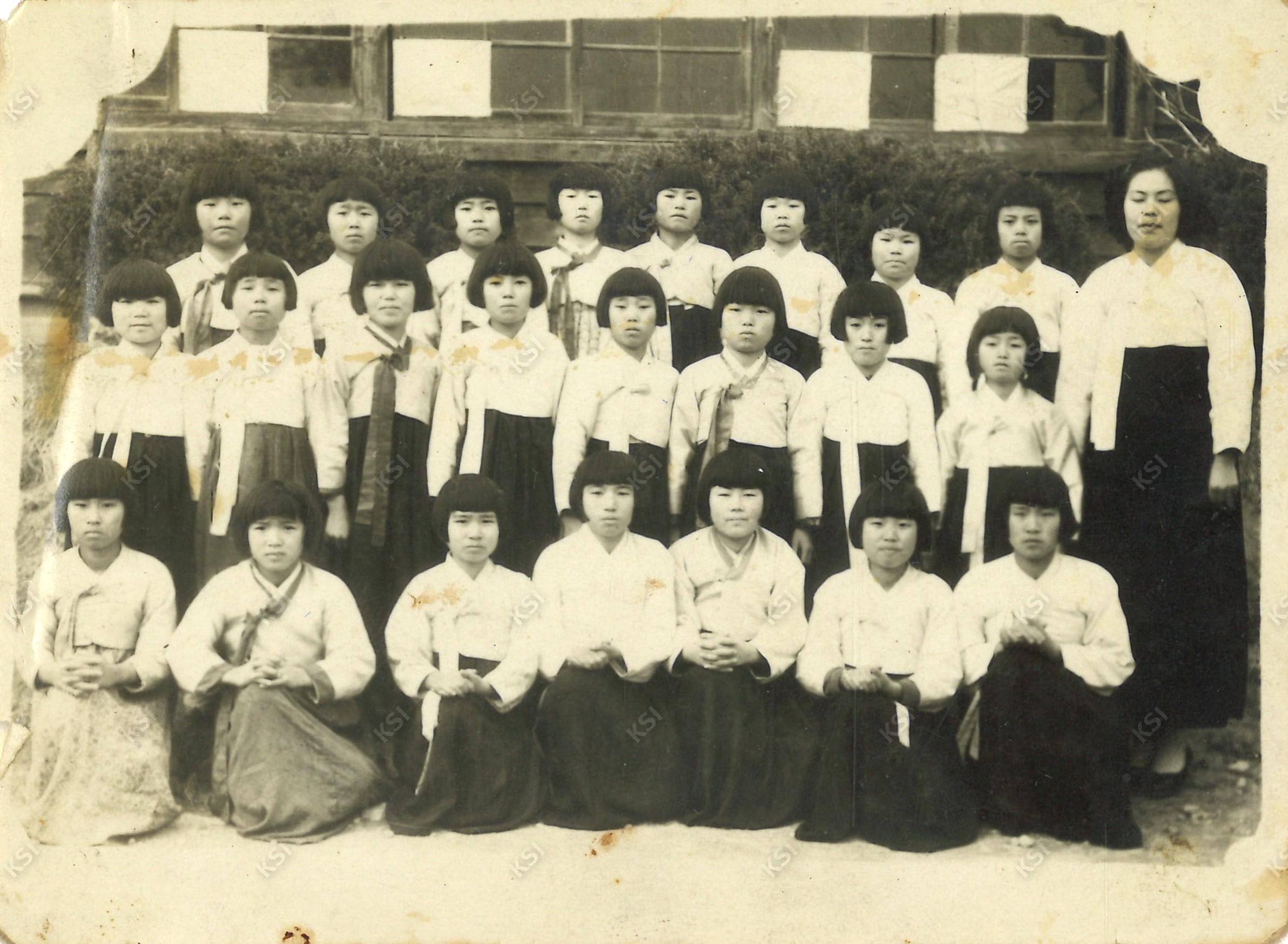 1950년대 중반 녹전국민학교 여학생