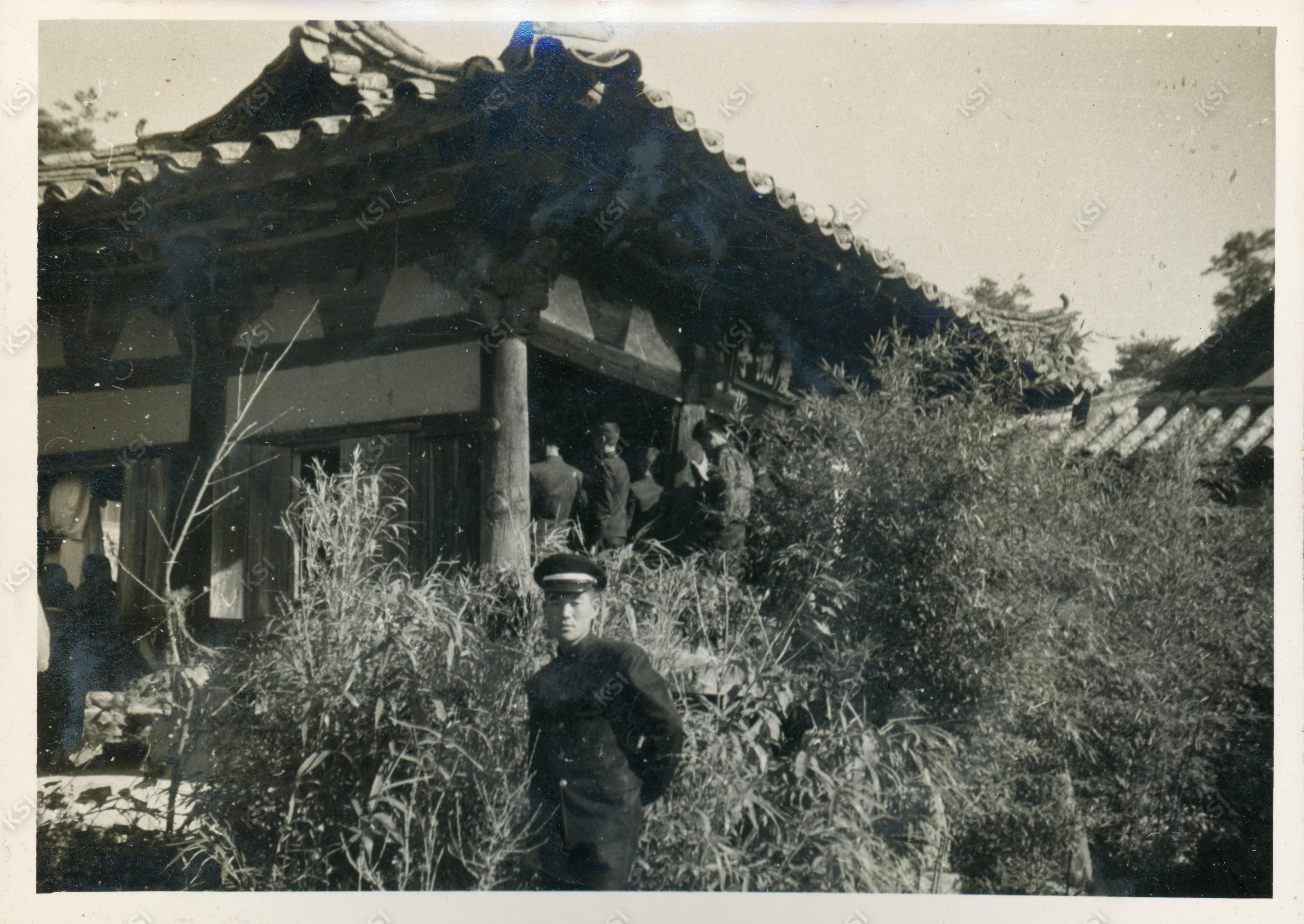 1960년 진성이씨 두루종택 경류정에서