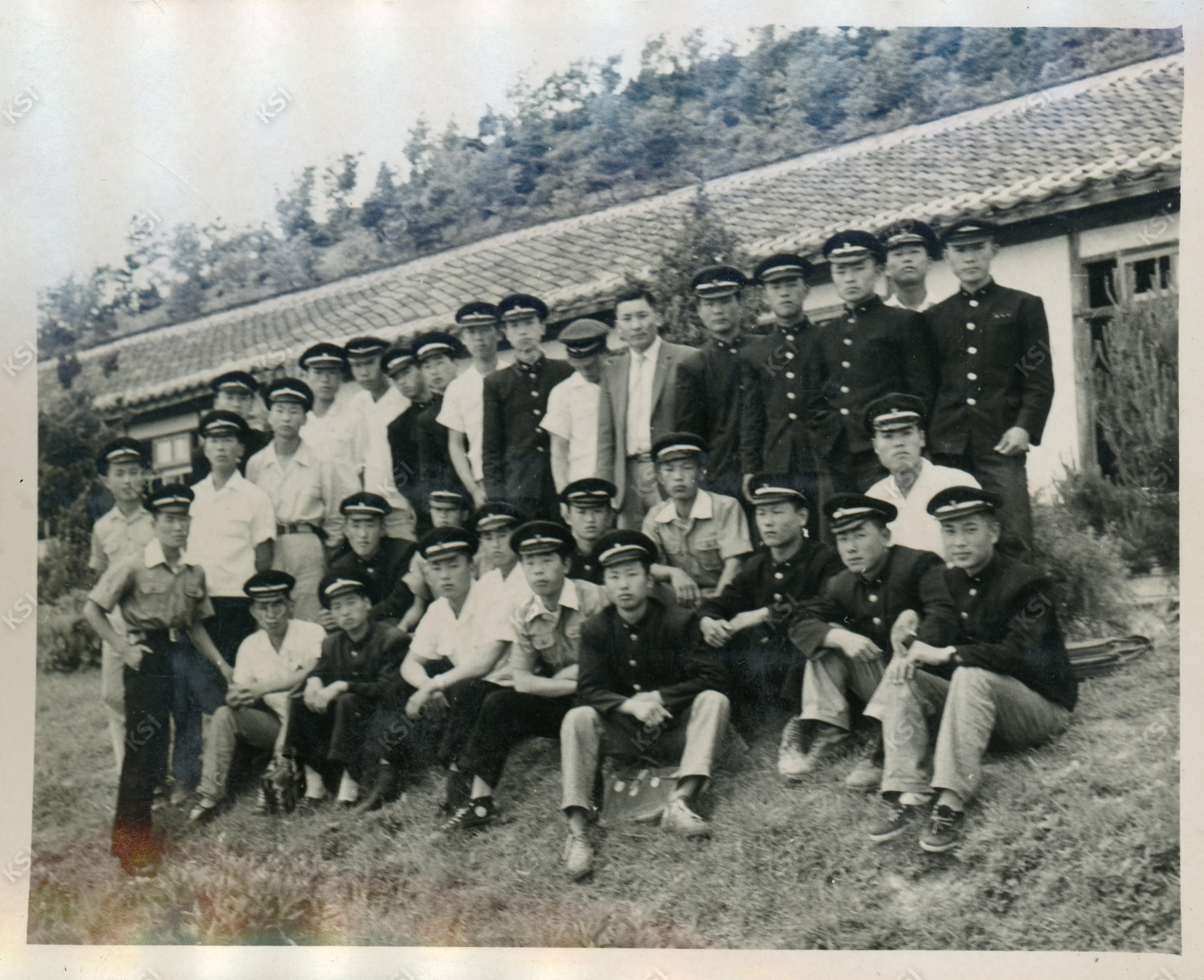 1960년 진성이씨 고등학생 두루종택 문중 행사 때 인근 국민학교에서
