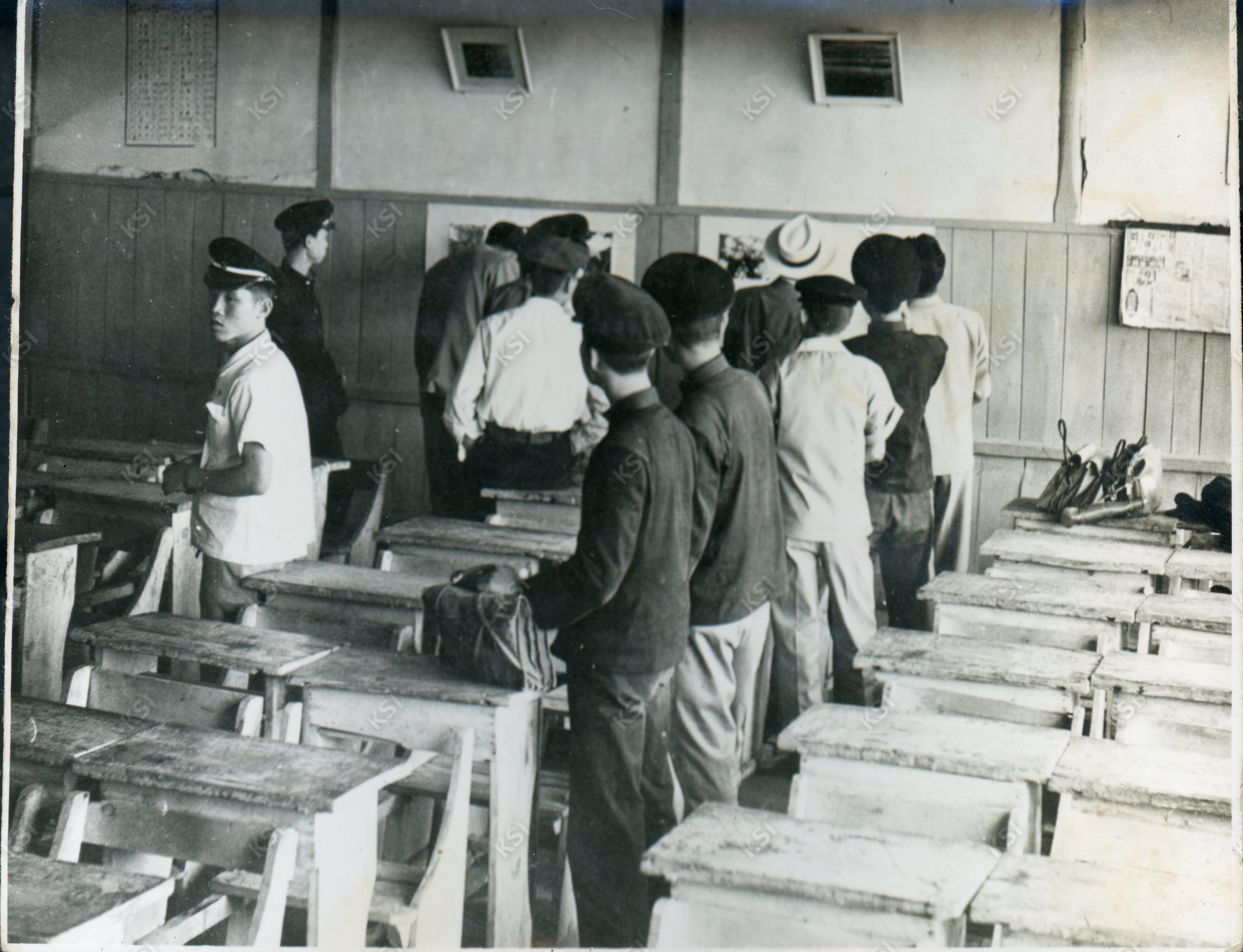 1960년 진성이씨 고등학생 두루종택 문중 행사 때 인근 국민학교에서