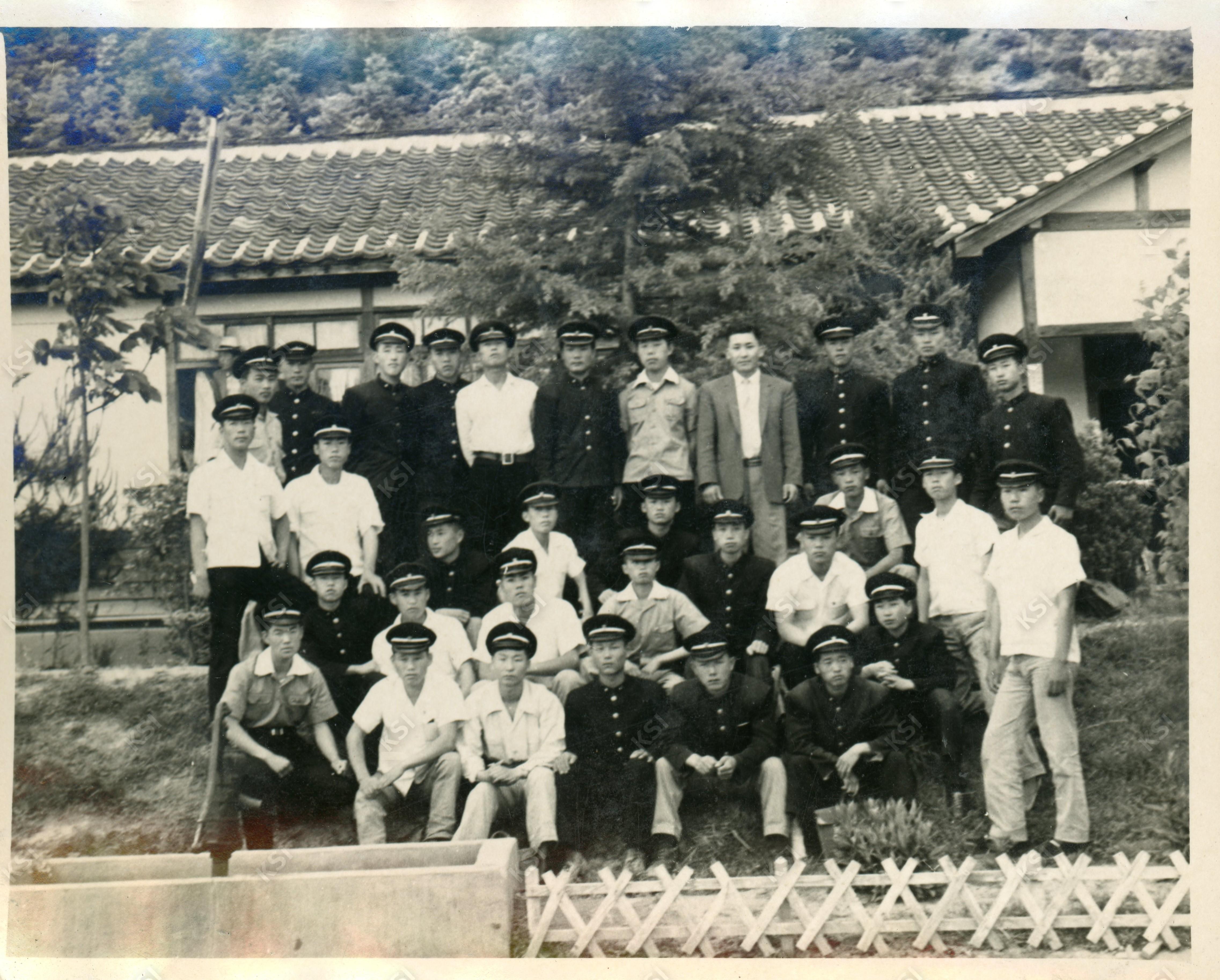1960년 진성이씨 고등학생 두루종택 문중 행사 때 인근 국민학교에서