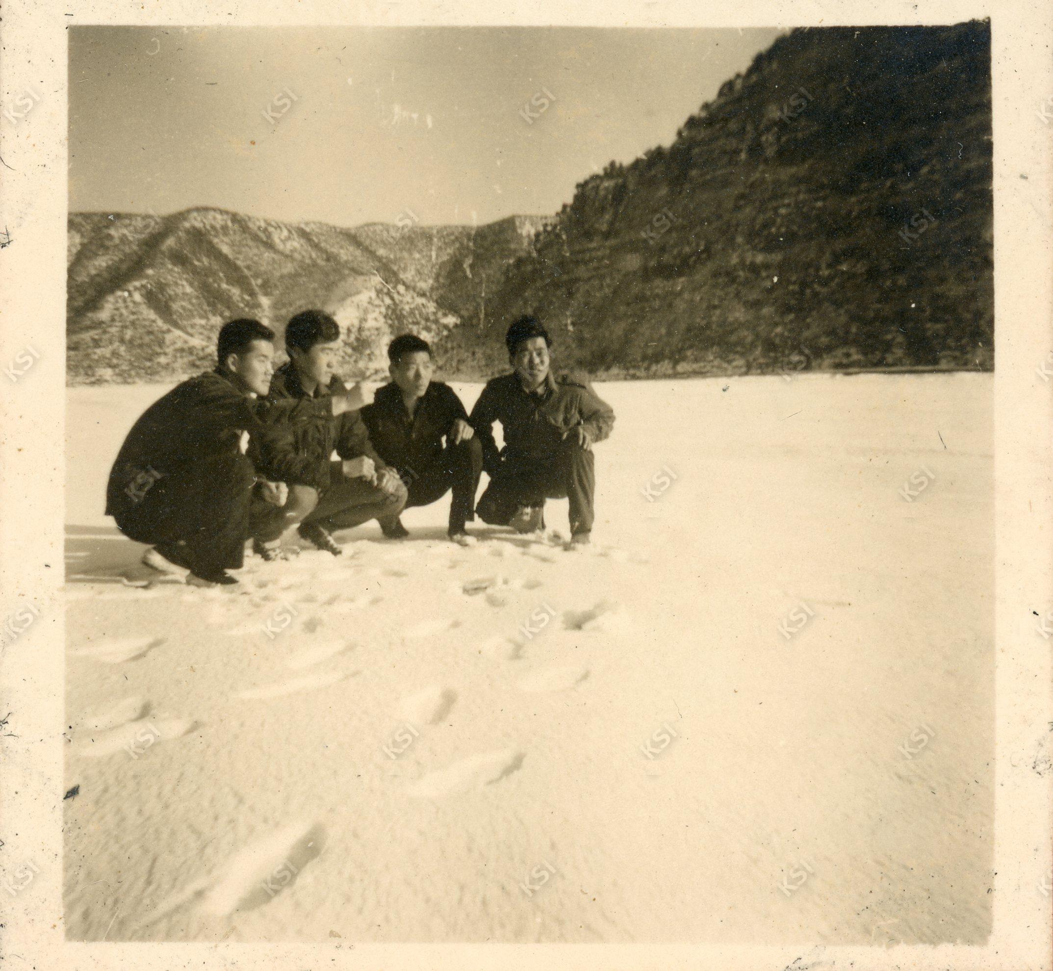 1962년 풍산 마애리 낙동강변에서