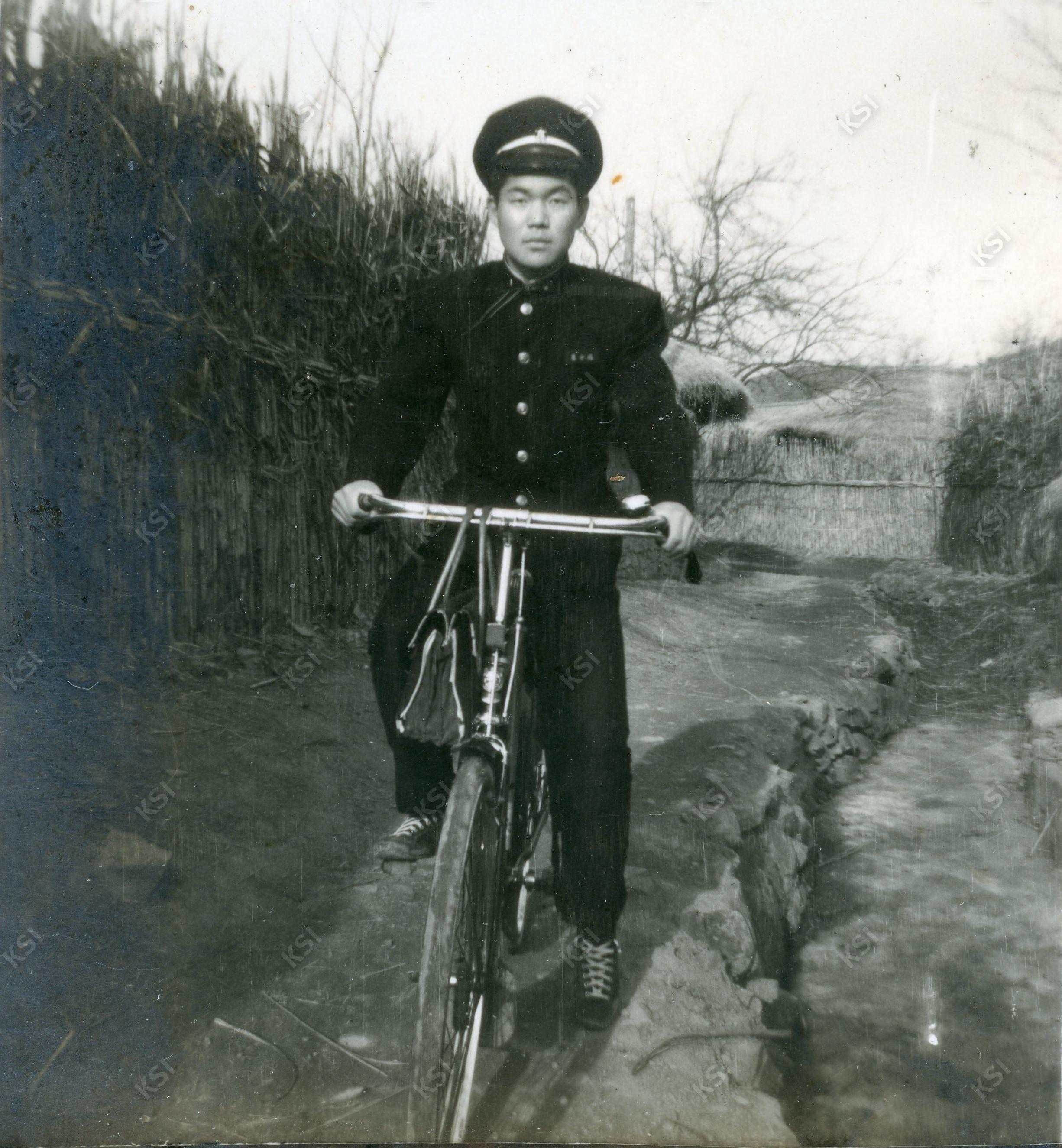 1960년 자전거 탄 고교생