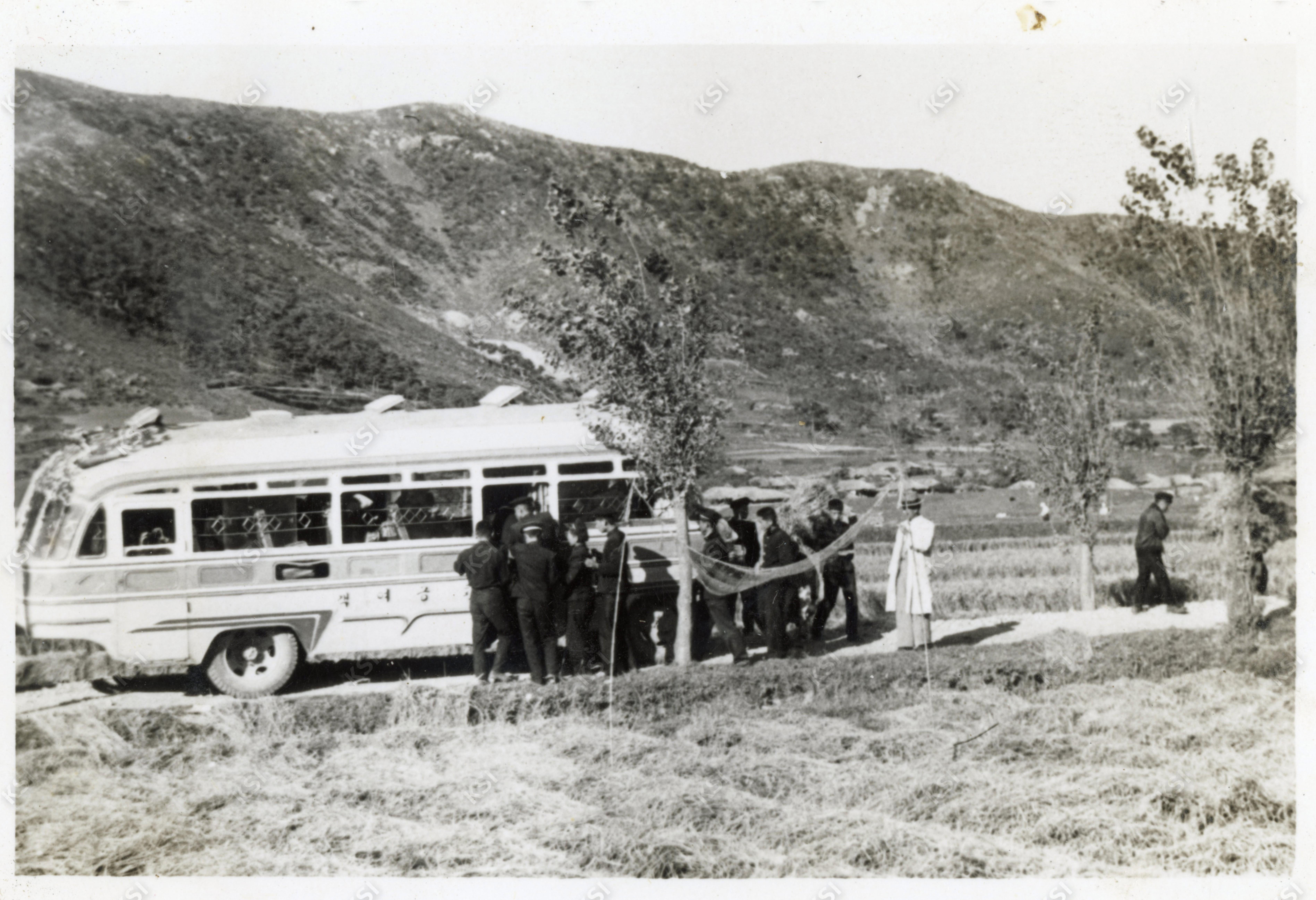 1961년 안동고등학교 소풍 가는 길