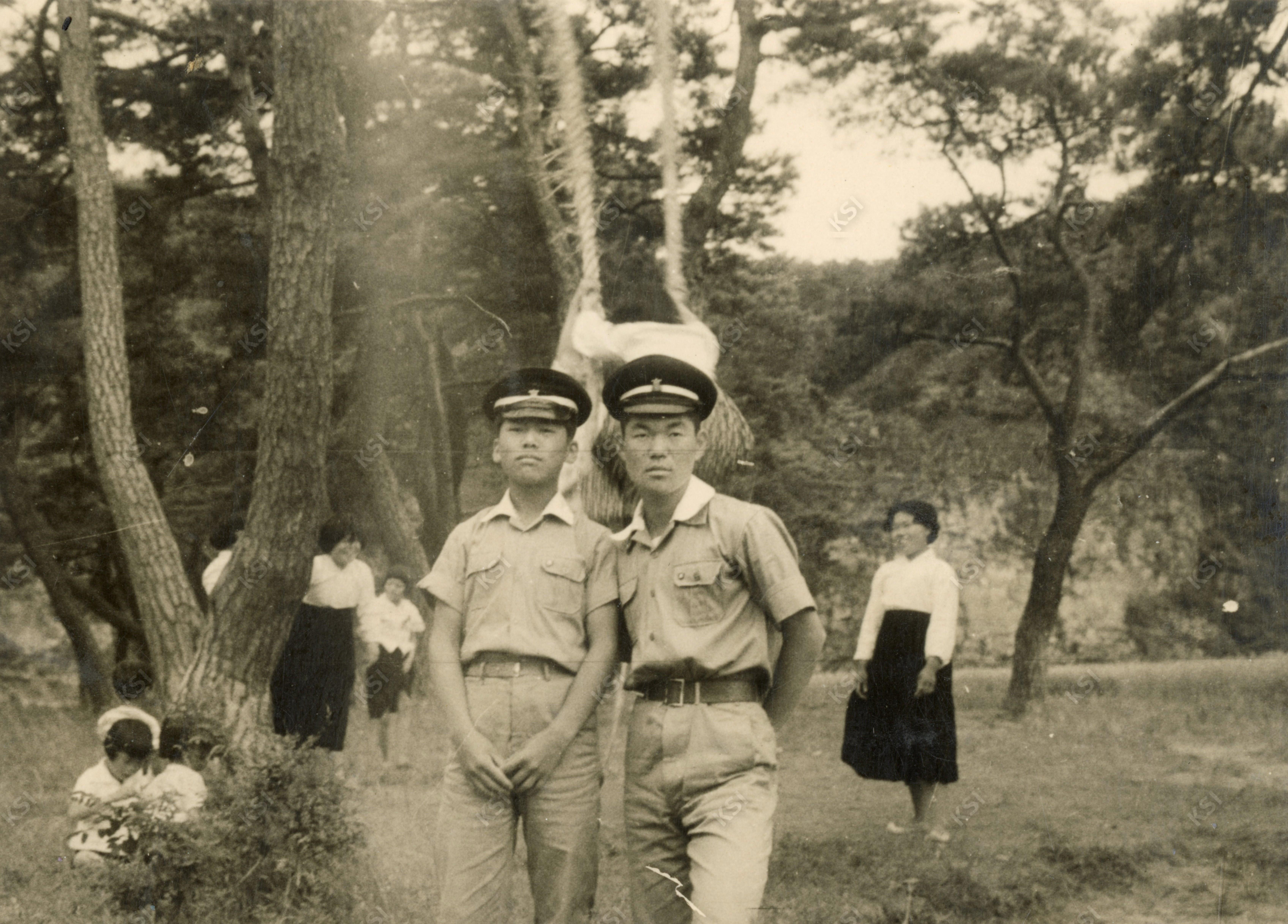 1960년 단오 때 친구와 함께