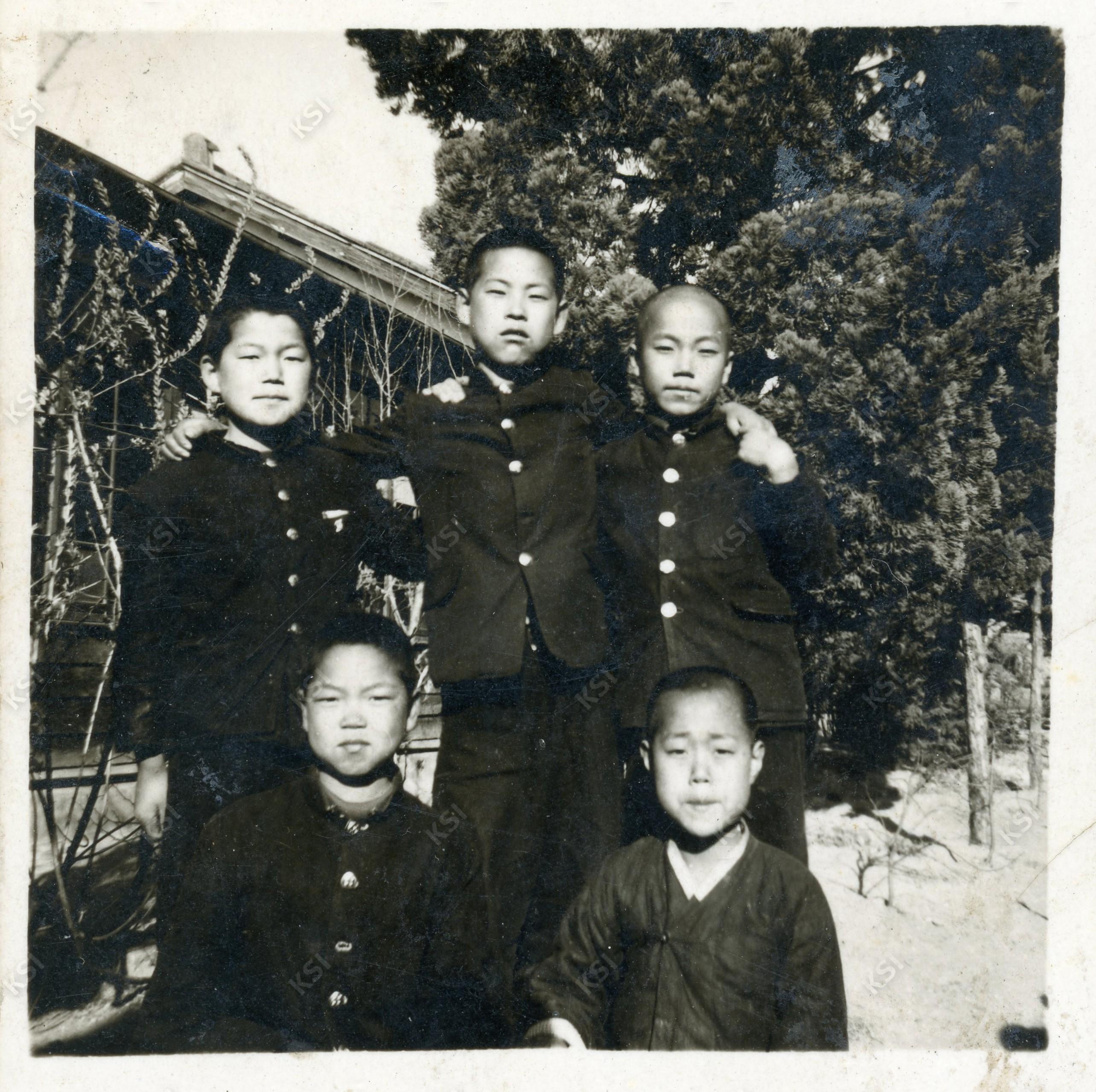 1954년 풍산국민학교 6학년 남학생들