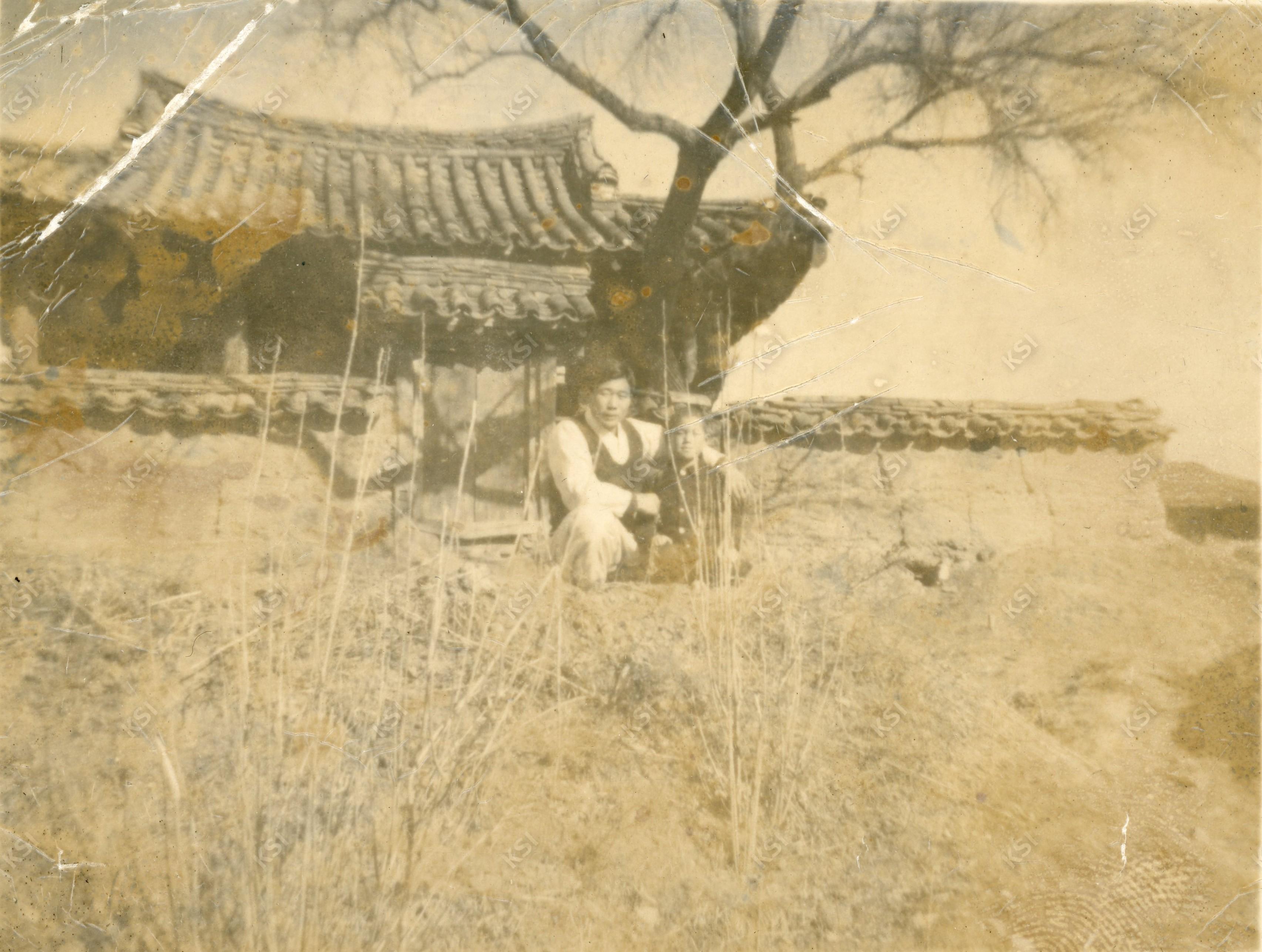 1950년대 전반 이로당 앞에서