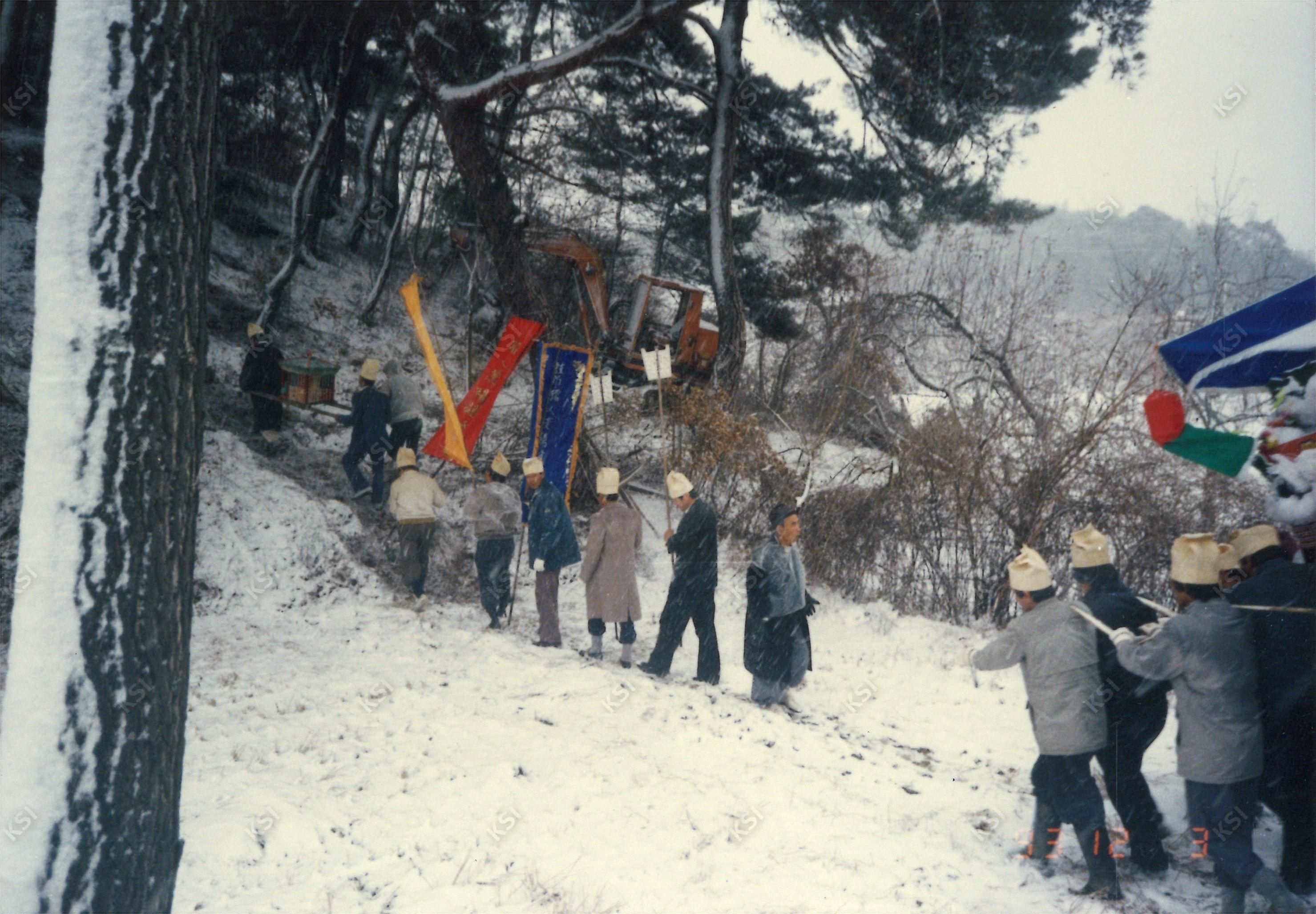1993년 학봉 종부 조필남 장례 때 행상 모습