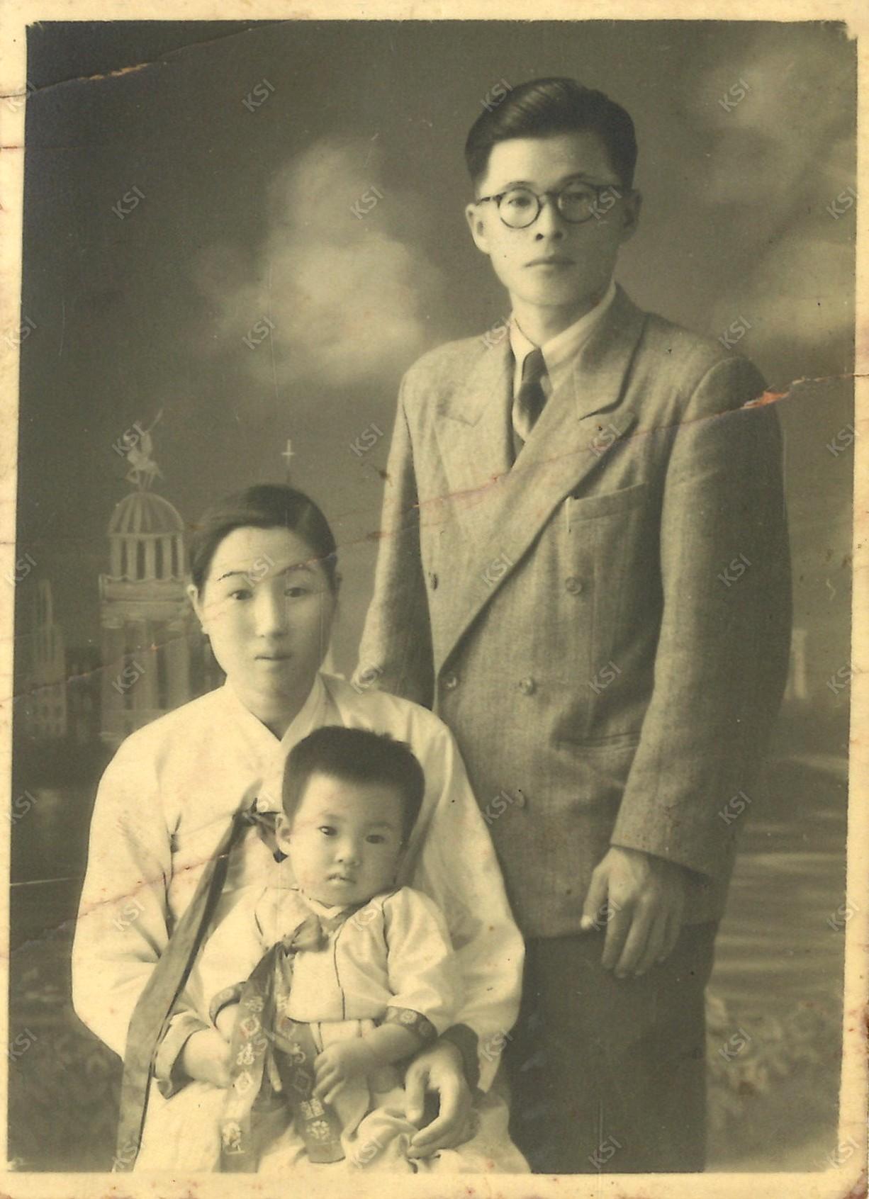 1940년대 전반 학봉종가 선대 종손의 사촌 형 가족 사진