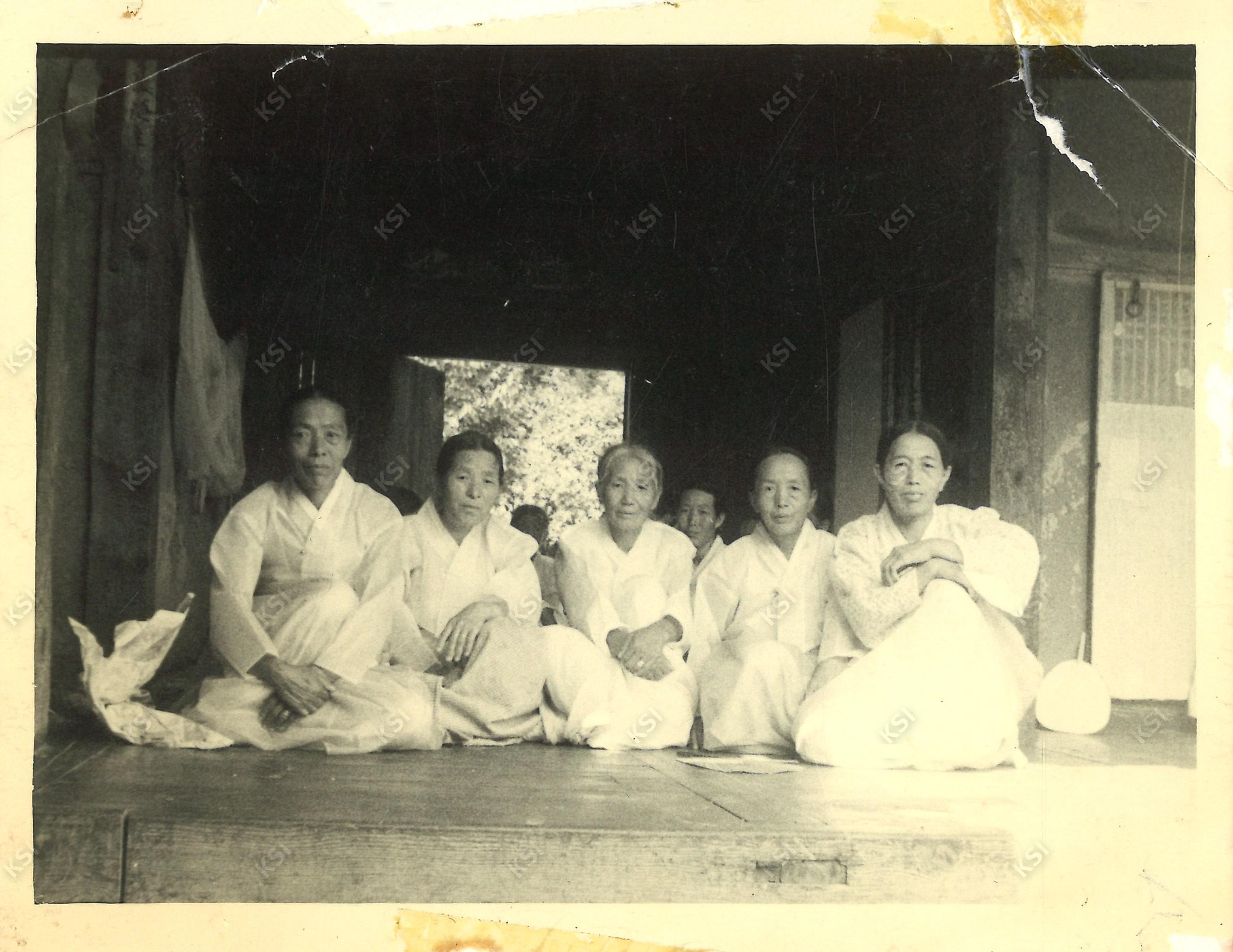 1960년대 학봉종가 선대 종부 조필남 자매 일동