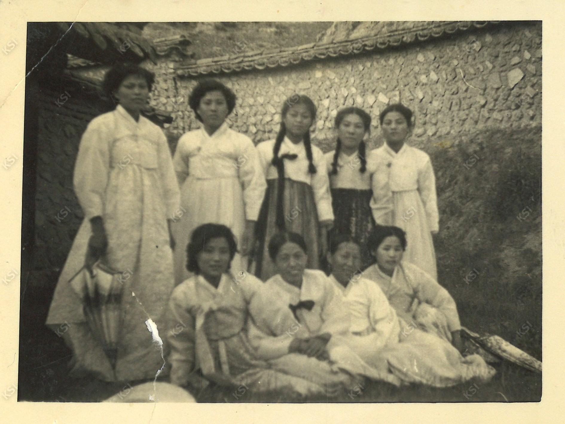 1958년 금계 마을 학봉 문중 부인들의 임천서원 화전놀이