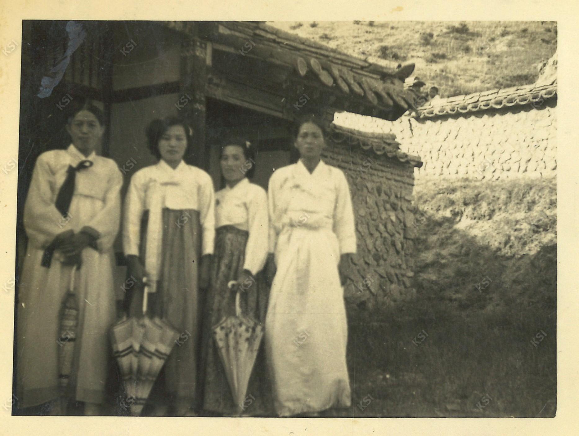 1958년 금계 마을 학봉 문중 부인들의 임천서원 화전놀이
